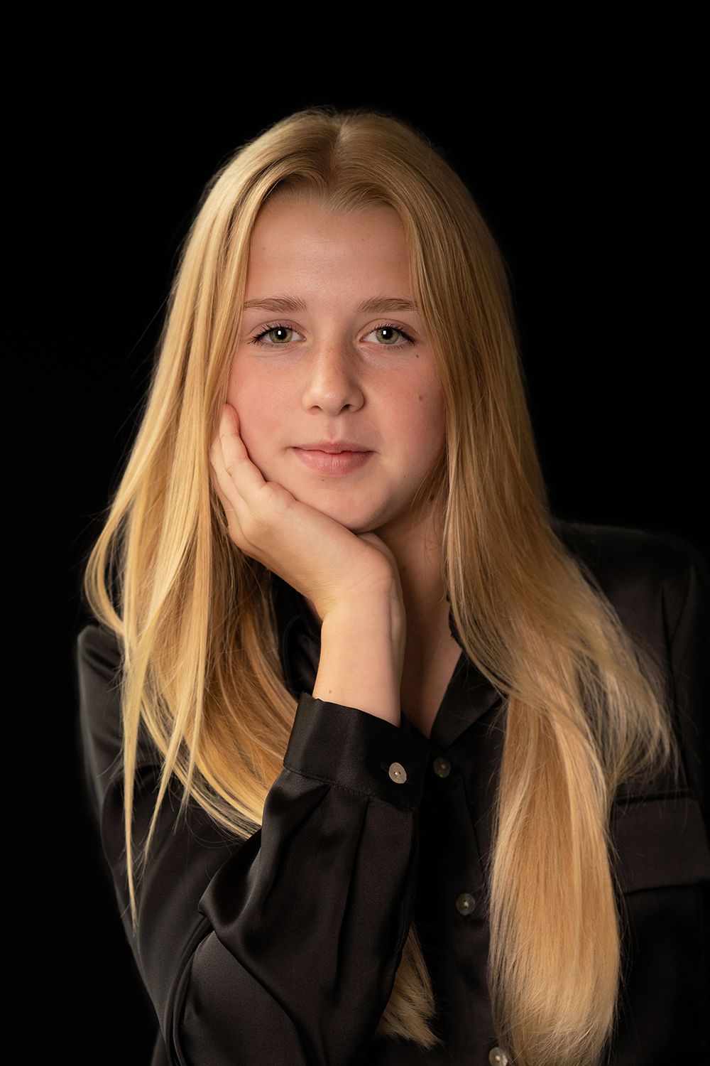 Fotoshoot portretten kinderen, met zwarte achtergrond of een andere achtergrond naar eigen keuze. Fotostudio Nistelrode, Noord Brabant.