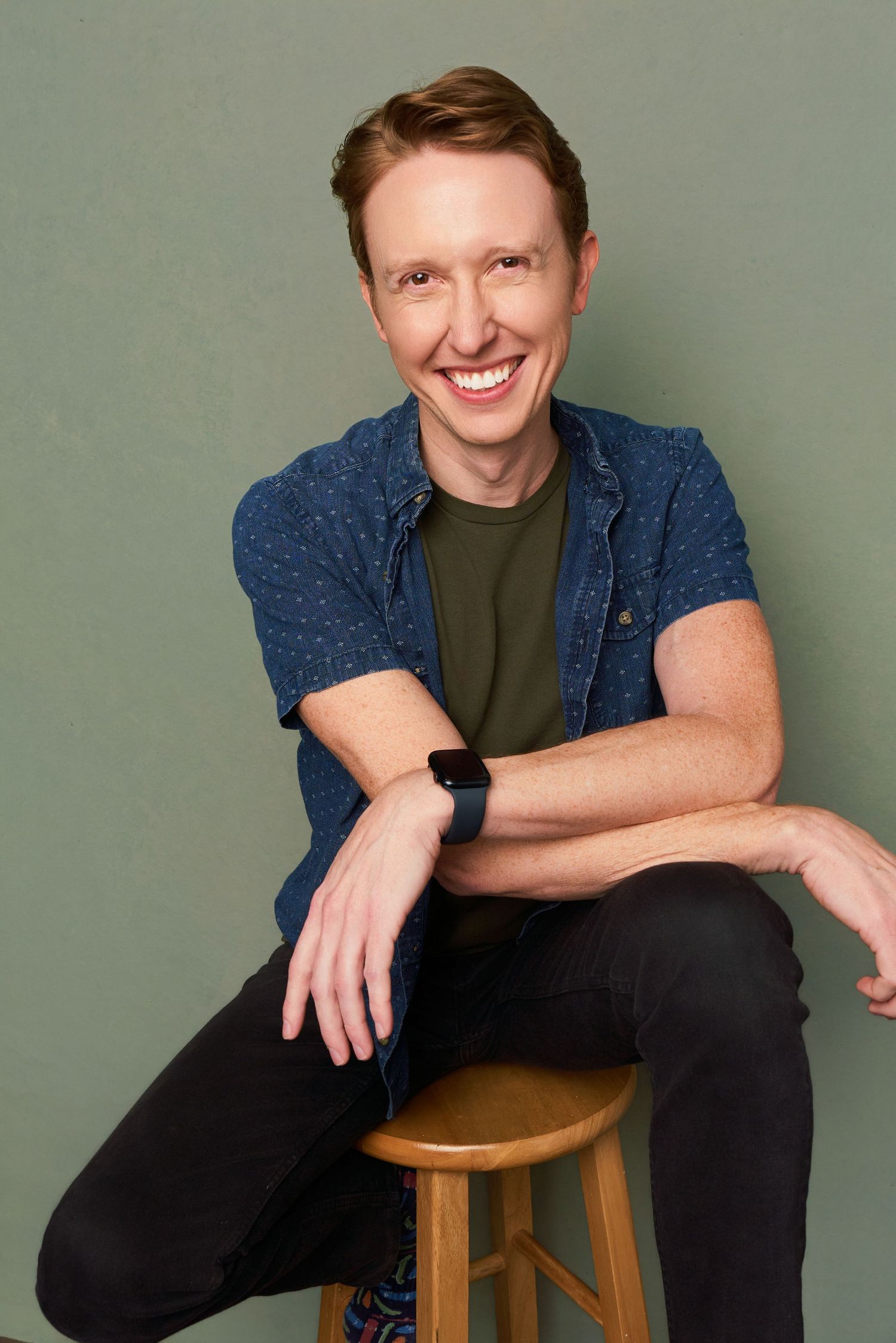 Jordan Woods-Robinson photographer sitting on bench and smiling