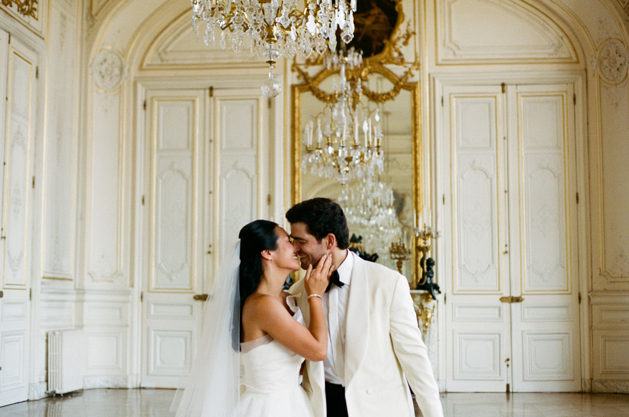 Versailles Mairie, Mairie de versailles, versailles wedding photos, versailles wedding photographer, film wedding, versailles film photos