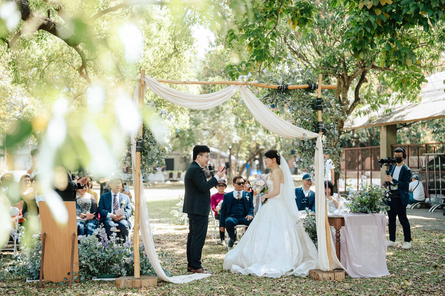 渴望影像|專業經營的台灣婚禮攝影團隊,服務高雄、台南、台中、台北、新北及全台新人,擅長美式戶外婚禮、證婚儀式與自然時尚婚禮紀實,以明亮自然的光感、細膩構圖與真實情感,完整記錄婚禮準備、儀式與宴會中的每個動人時刻,並提供紐西蘭海外婚禮、海外婚紗與旅拍服務。