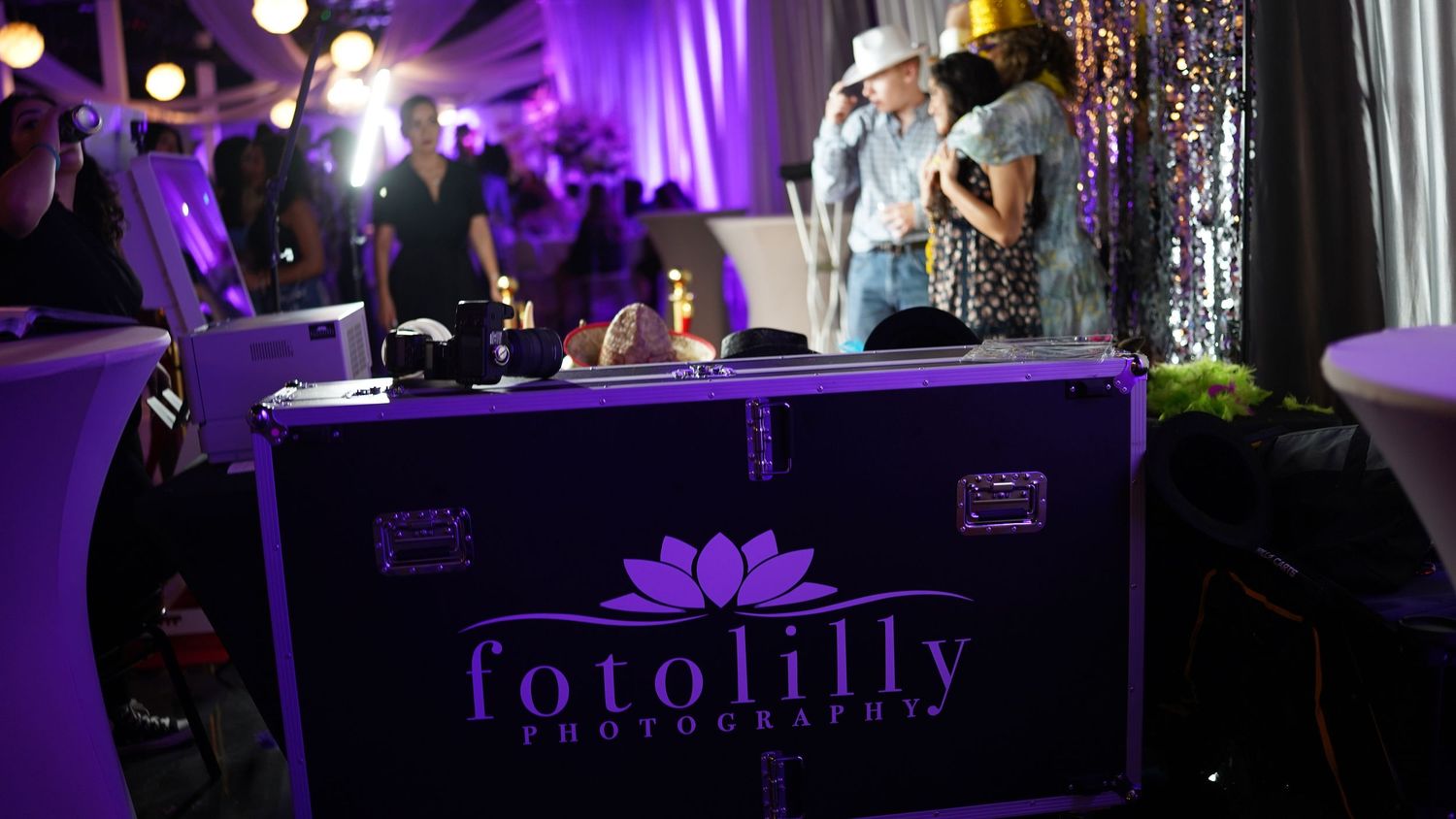 Mirror booth Fort Worth providing luxury Quinceañera photo booth rental with DSLR quality photos and unlimited guest entertainment today