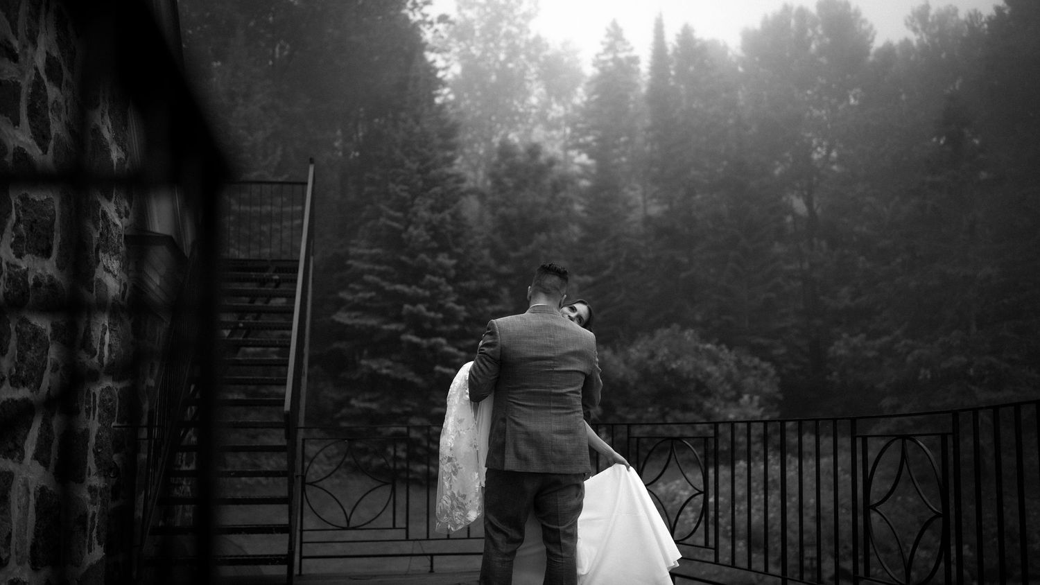 Photographie de mariage émotionnelle et authentique en décor prestigieux