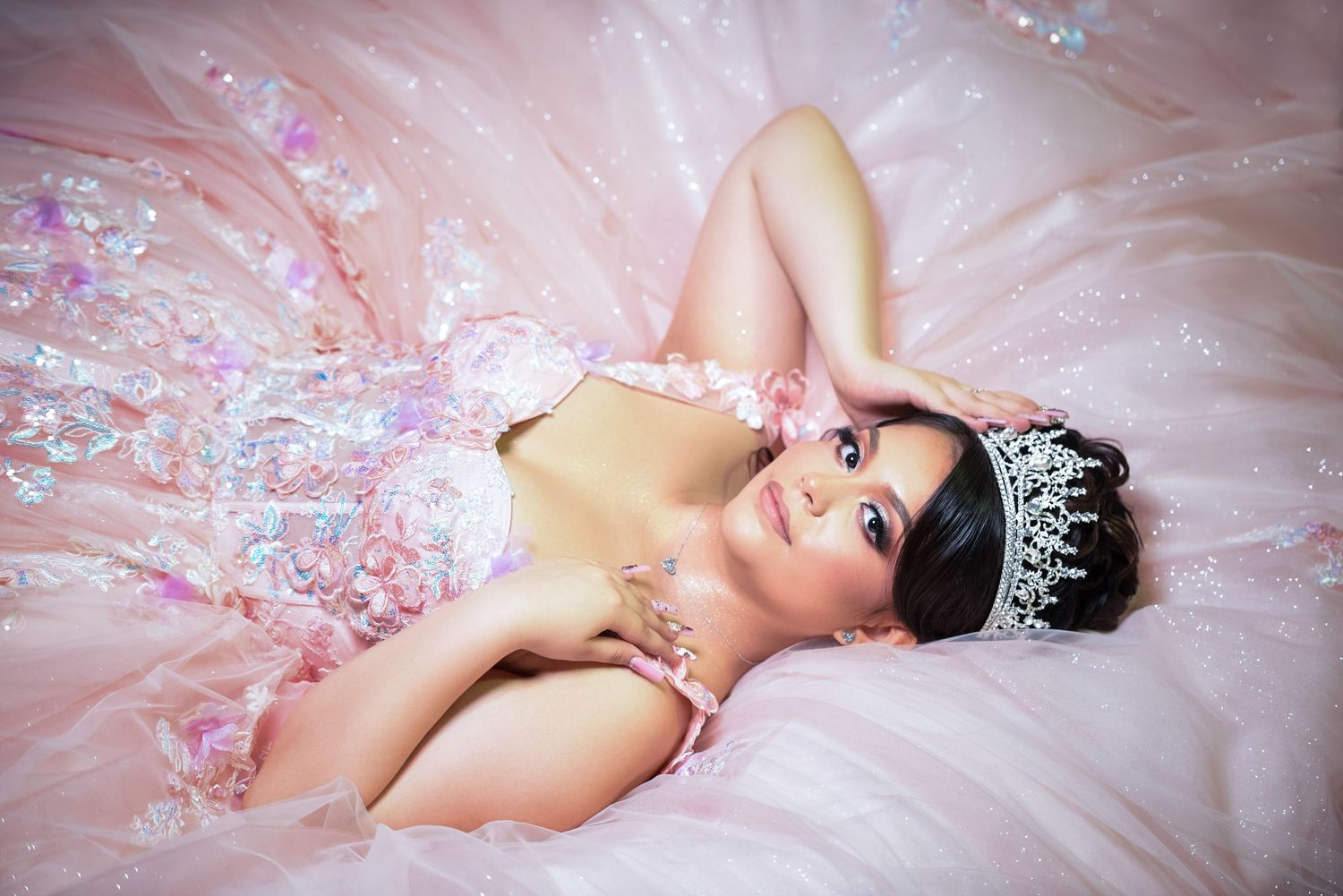 Arlington quinceañera portraits with professional posing, scenic parks, natural lighting, and confidence-building photo guidance today