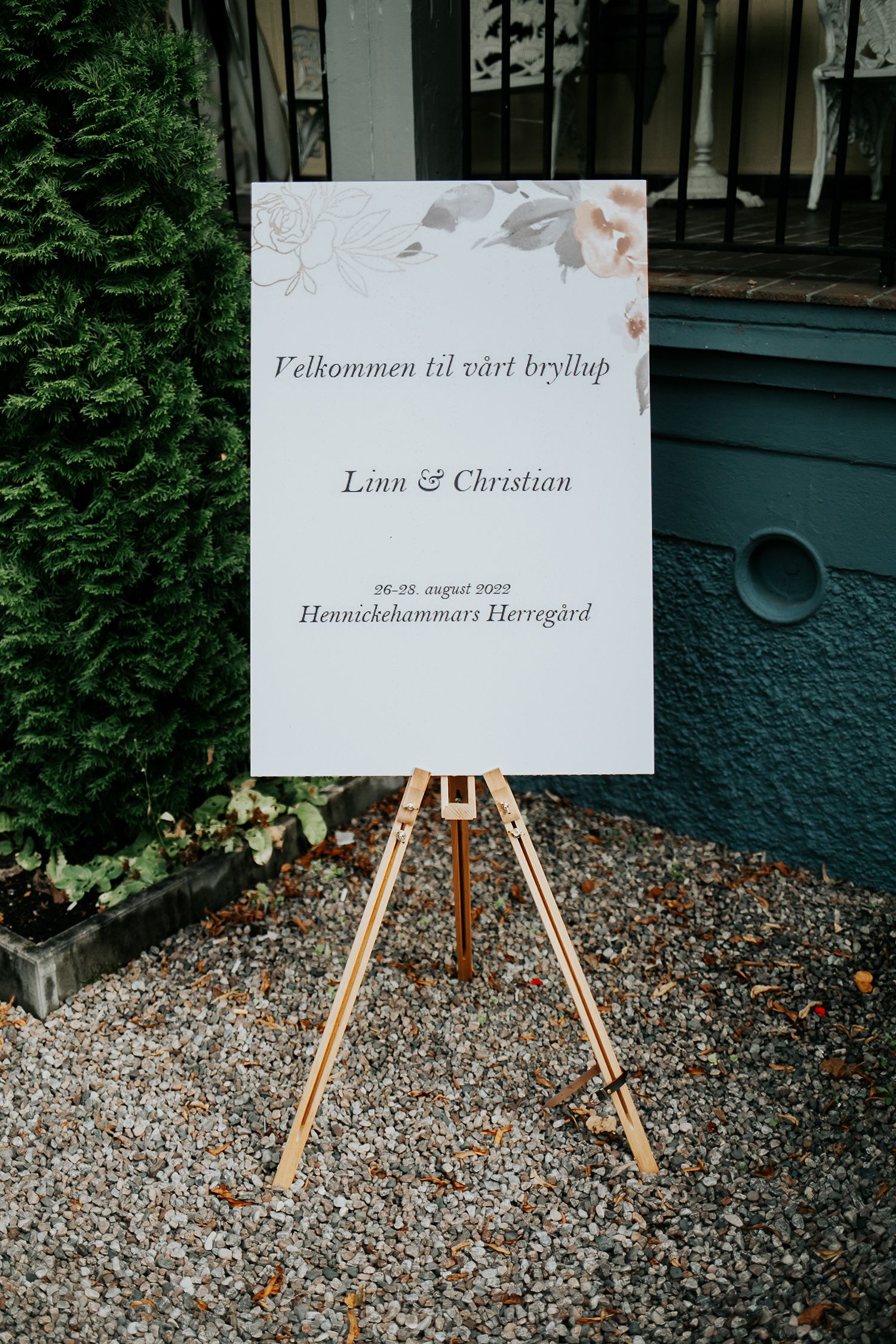 Linn och Christians bröllop på Hennickehammar herrgård utanför Filipstad. Bröllopsfotograf Rebecca Nordin. Karlstad.