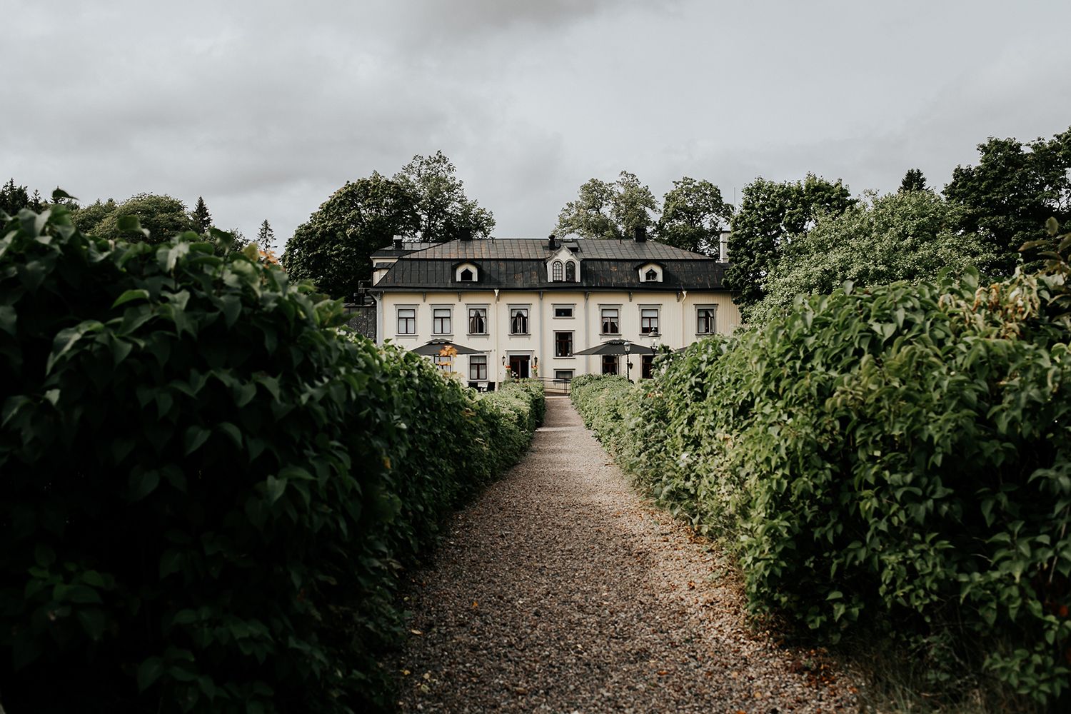 Linn och Christians bröllop på Hennickehammar herrgård utanför Filipstad. Bröllopsfotograf Rebecca Nordin. Karlstad.