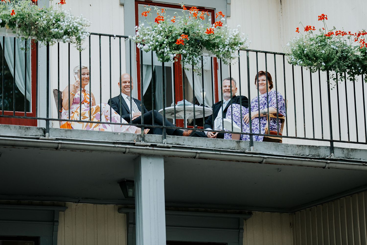 Linn och Christians bröllop på Hennickehammar herrgård utanför Filipstad. Bröllopsfotograf Rebecca Nordin. Karlstad.
