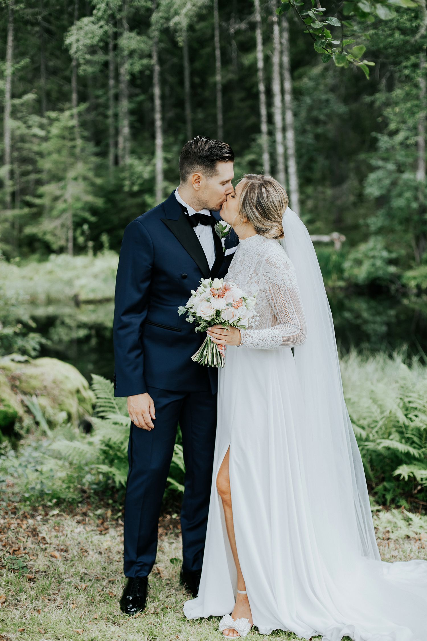 Linn och Christians bröllop på Hennickehammar herrgård utanför Filipstad. Bröllopsfotograf Rebecca Nordin. Karlstad.