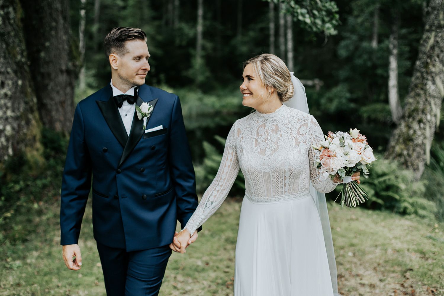 Linn och Christians bröllop på Hennickehammar herrgård utanför Filipstad. Bröllopsfotograf Rebecca Nordin. Karlstad.