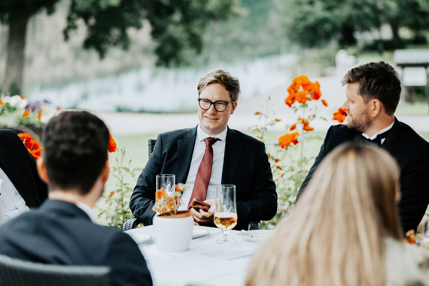 Linn och Christians bröllop på Hennickehammar herrgård utanför Filipstad. Bröllopsfotograf Rebecca Nordin. Karlstad.  mingel.