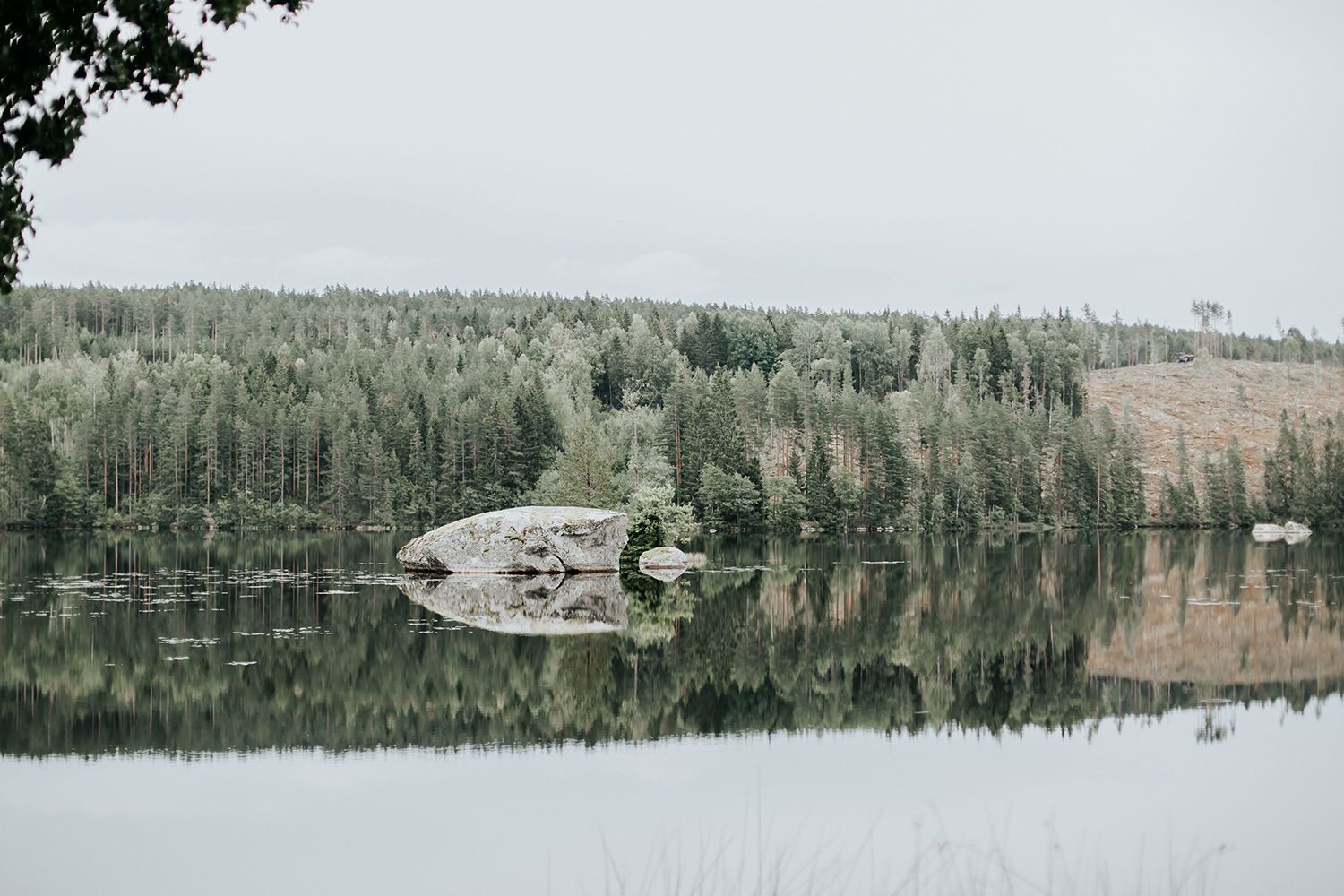 Linn och Christians bröllop på Hennickehammar herrgård utanför Filipstad. Bröllopsfotograf Rebecca Nordin. Karlstad.