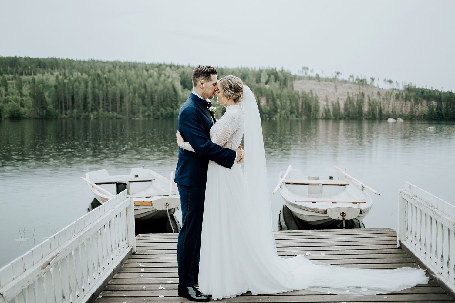 Linn och Christians bröllop på Hennickehammar herrgård utanför Filipstad. Bröllopsfotograf Rebecca Nordin. Karlstad.