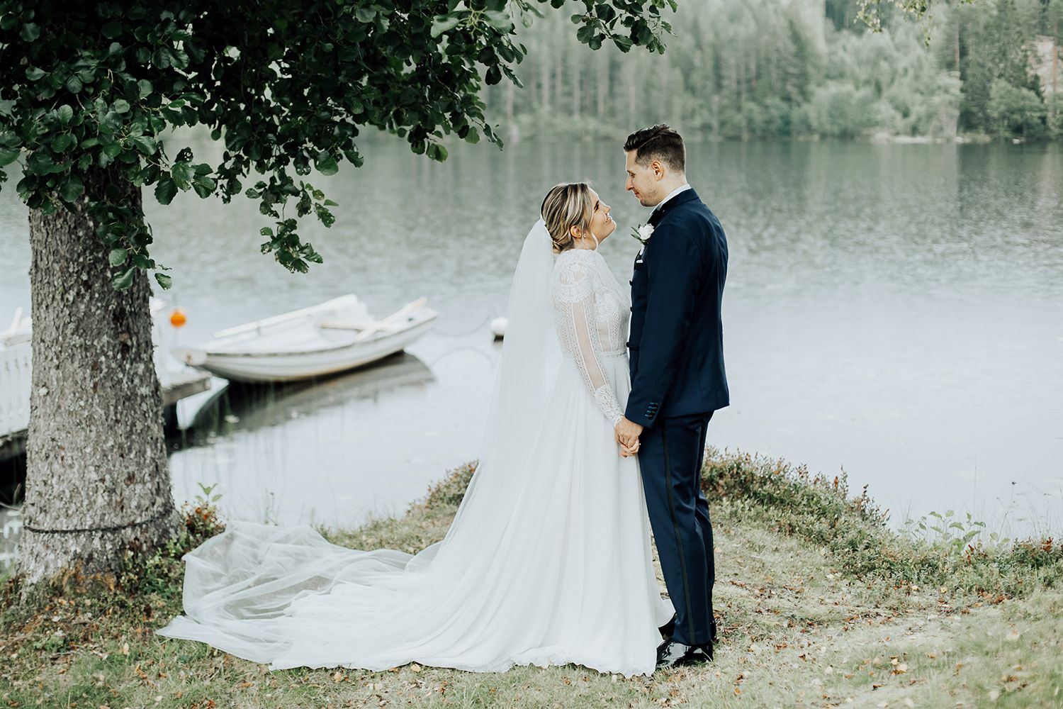 Linn och Christians bröllop på Hennickehammar herrgård utanför Filipstad. Bröllopsfotograf Rebecca Nordin. Karlstad.