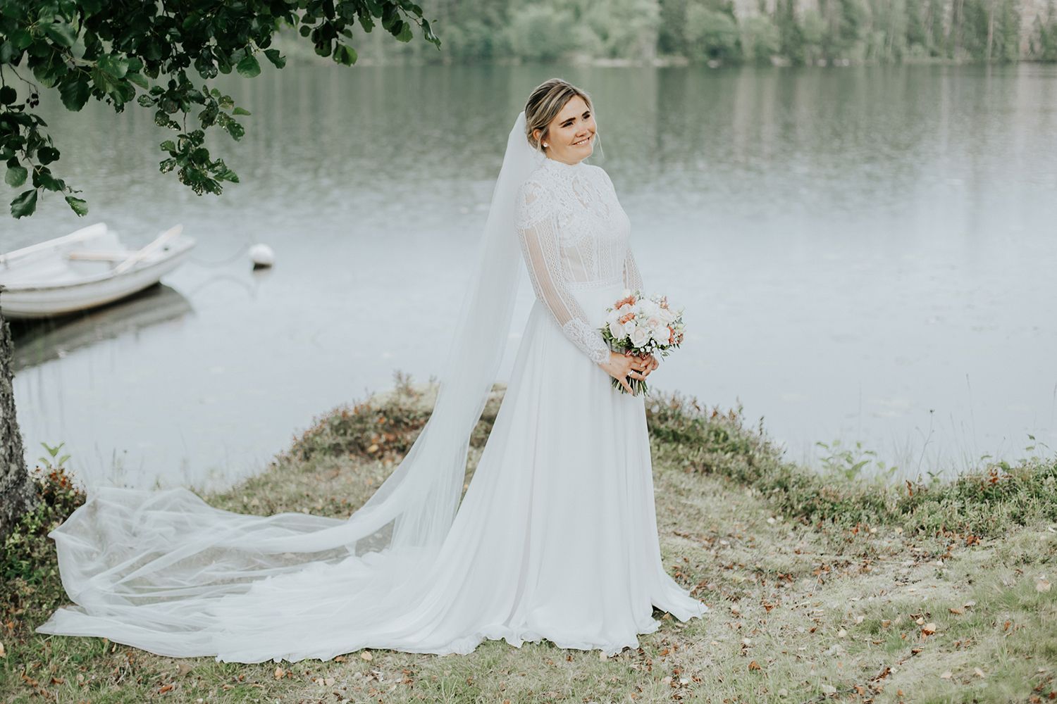 Linn och Christians bröllop på Hennickehammar herrgård utanför Filipstad. Bröllopsfotograf Rebecca Nordin. Karlstad. Bruden.