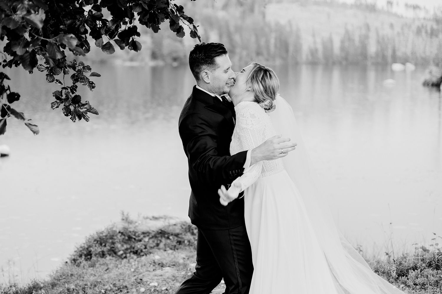 Linn och Christians bröllop på Hennickehammar herrgård utanför Filipstad. Bröllopsfotograf Rebecca Nordin. Karlstad.