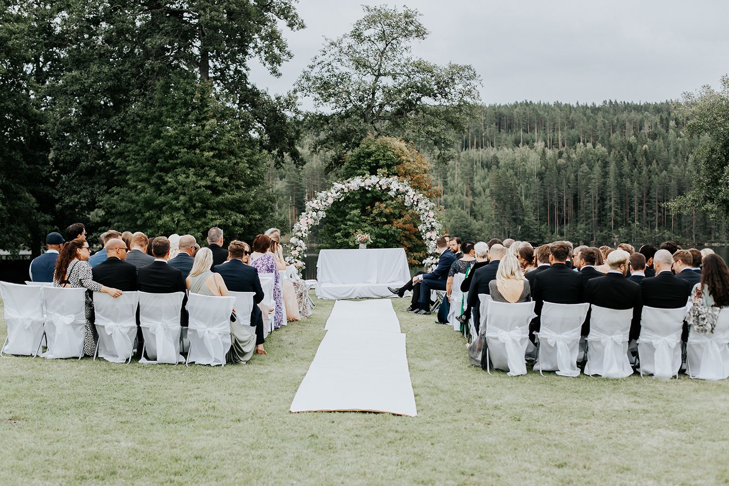 Linn och Christians bröllop på Hennickehammar herrgård utanför Filipstad. Bröllopsfotograf Rebecca Nordin. Karlstad.