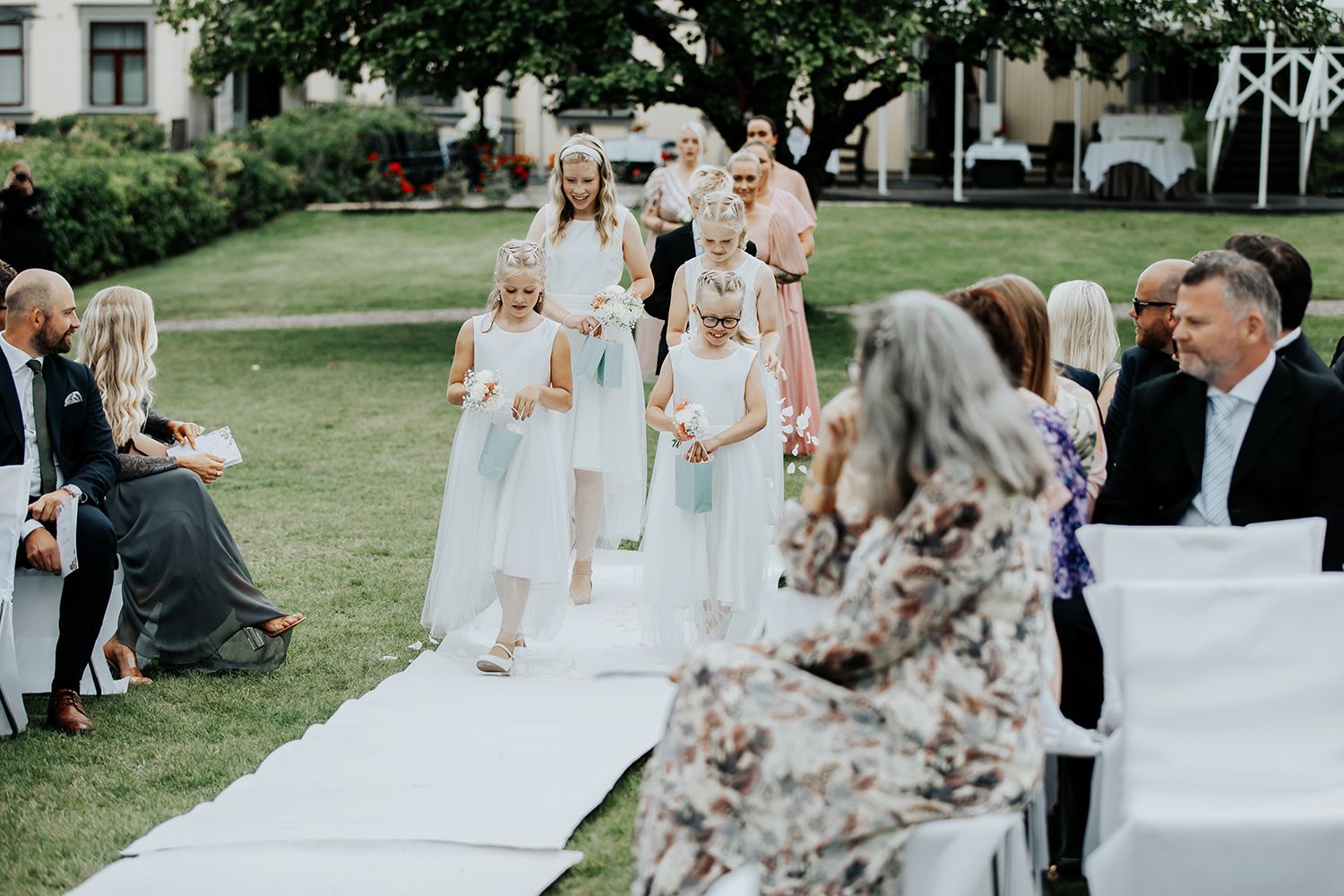 Linn och Christians bröllop på Hennickehammar herrgård utanför Filipstad. Bröllopsfotograf Rebecca Nordin. Karlstad.