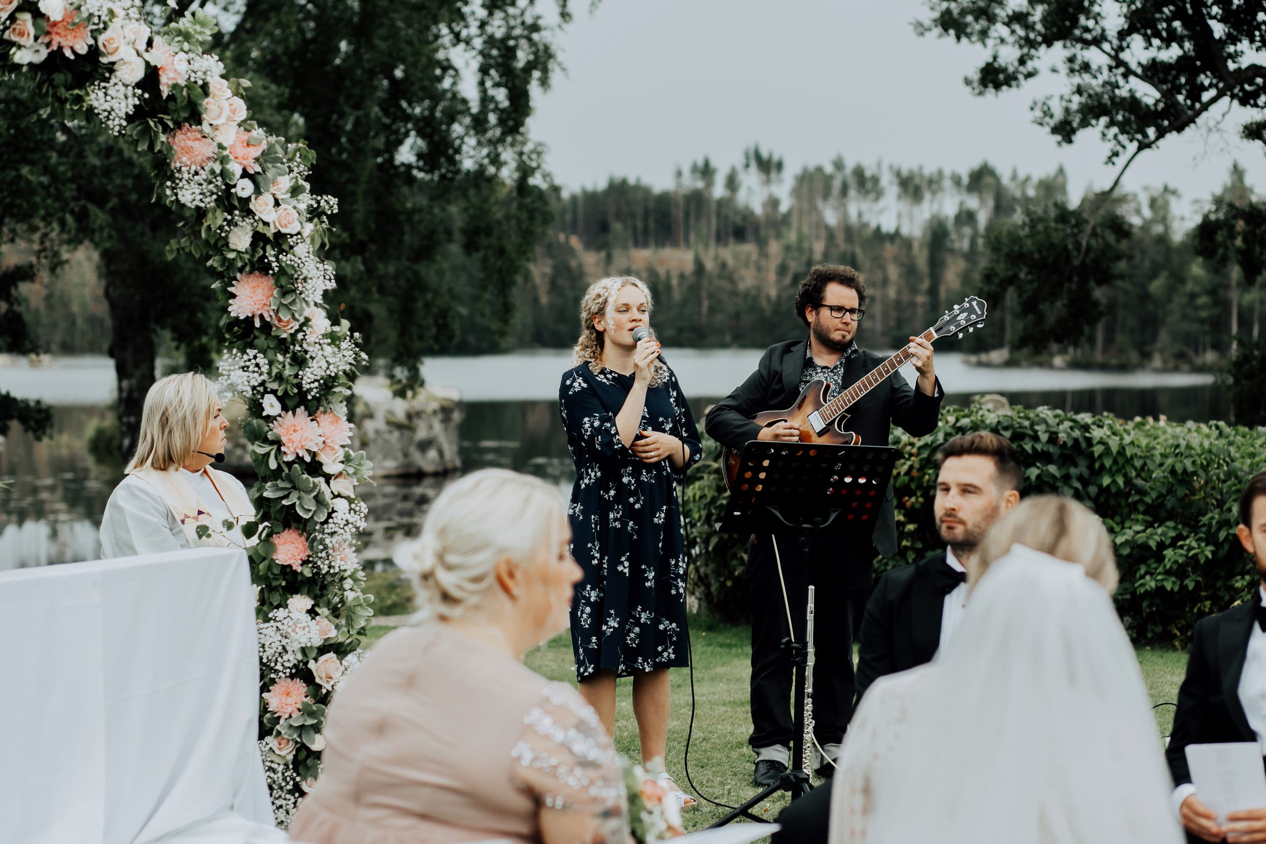 Linn och Christians bröllop på Hennickehammar herrgård utanför Filipstad. Bröllopsfotograf Rebecca Nordin. Karlstad.