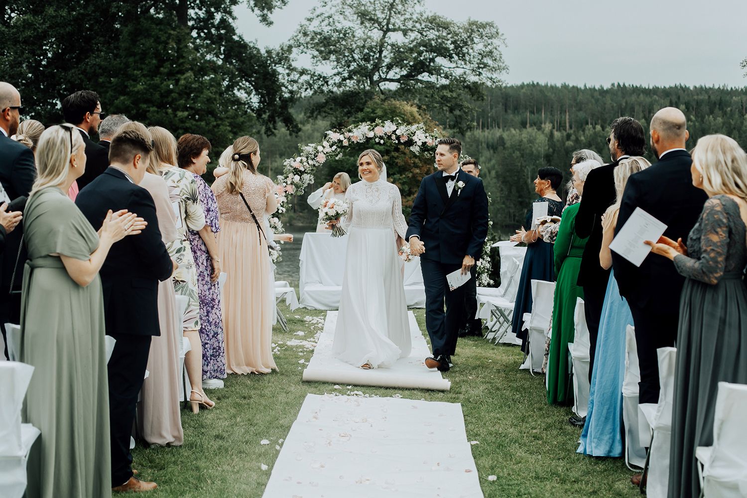 Linn och Christians bröllop på Hennickehammar herrgård utanför Filipstad. Bröllopsfotograf Rebecca Nordin. Karlstad.