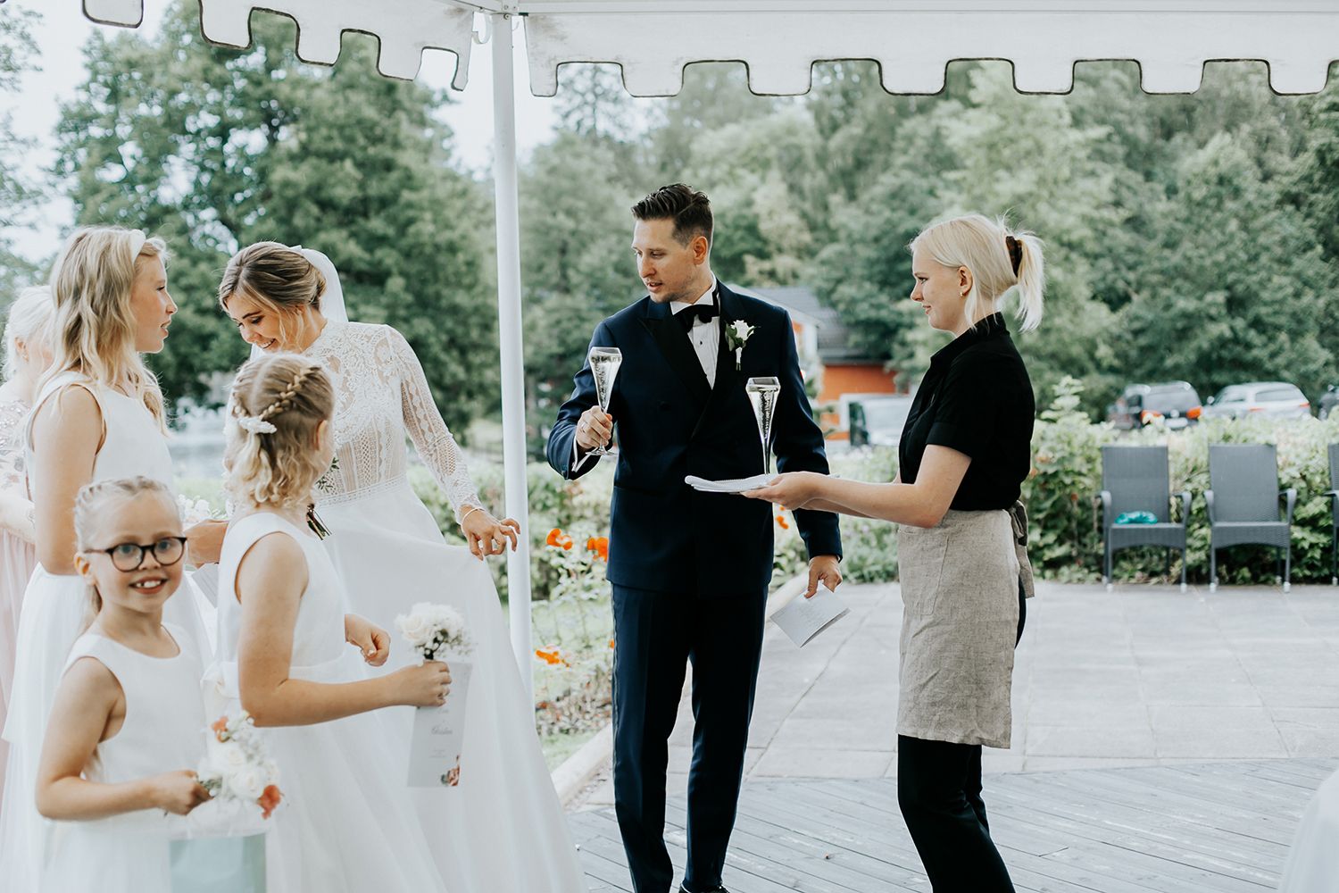 Linn och Christians bröllop på Hennickehammar herrgård utanför Filipstad. Bröllopsfotograf Rebecca Nordin. Karlstad.