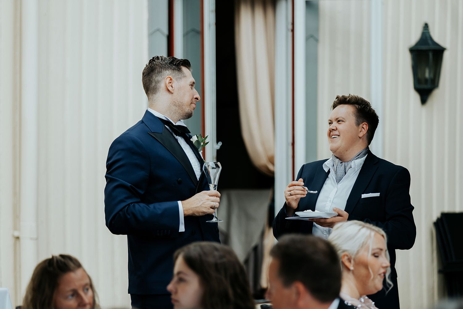 Linn och Christians bröllop på Hennickehammar herrgård utanför Filipstad. Bröllopsfotograf Rebecca Nordin. Karlstad.