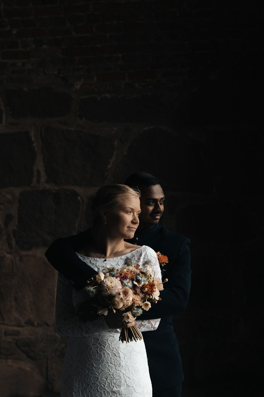 Brud och brudgumme gifter sig I Varberg