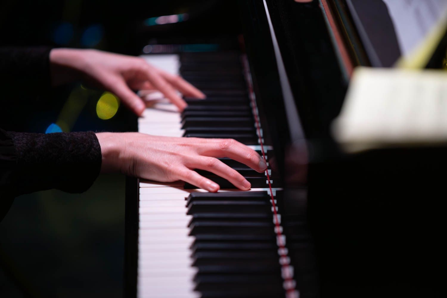 Fascinerend hoe vingervlug pianisten zijn, foto van een concertregistratie door Anneke Timmermans Fotografie