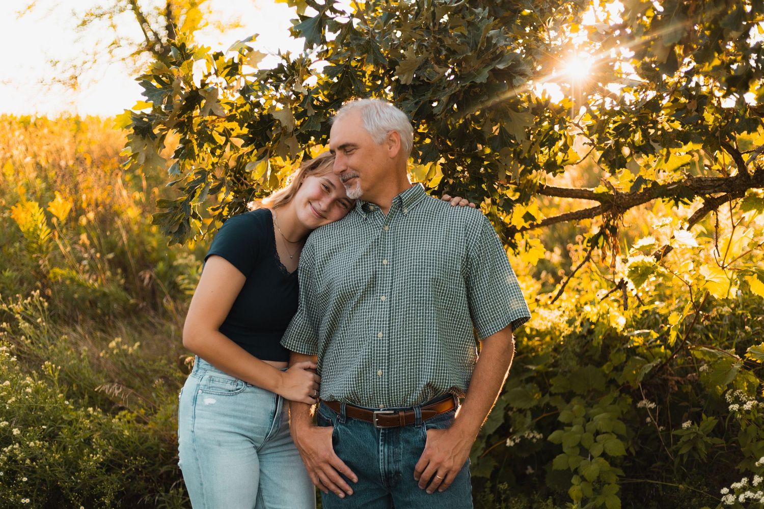 dad and daughter high school senior pictures parent and child madison wisconsin advice professional photos tips pheasant branch middleton wi