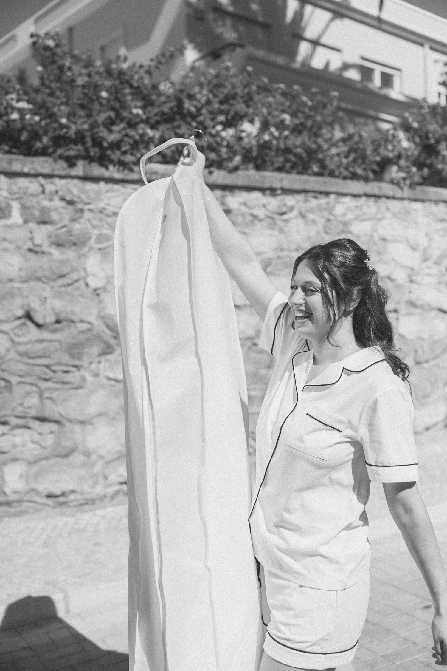 Bride walking with wedding dress towards Forte da Cruz before ceremony in Cascais Portugal