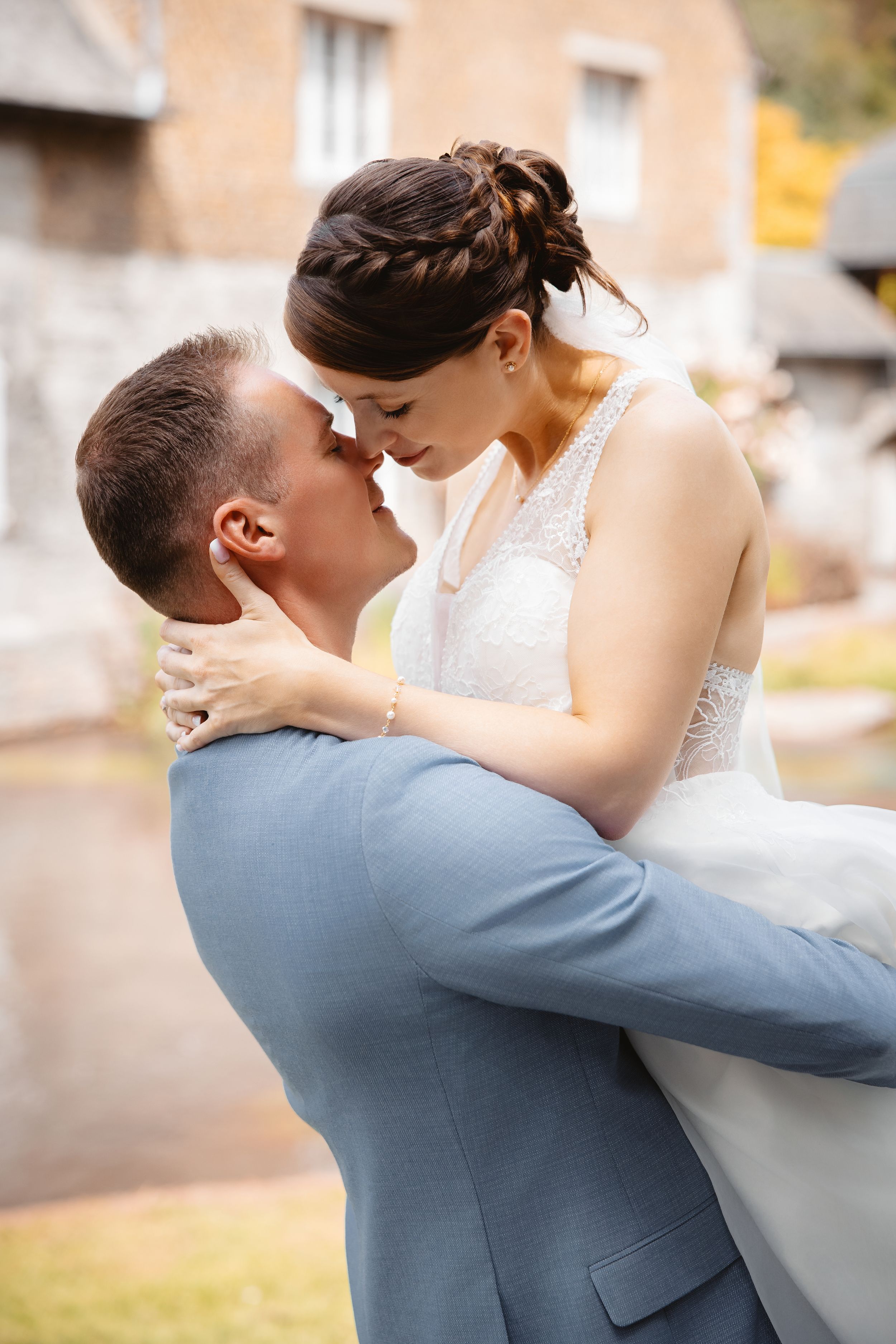 Jas Macca Photographe de mariage lumineux et moderne  Belgique Namur Luxembourg Jeune couple trentenaires session couple Couleurs pastelles