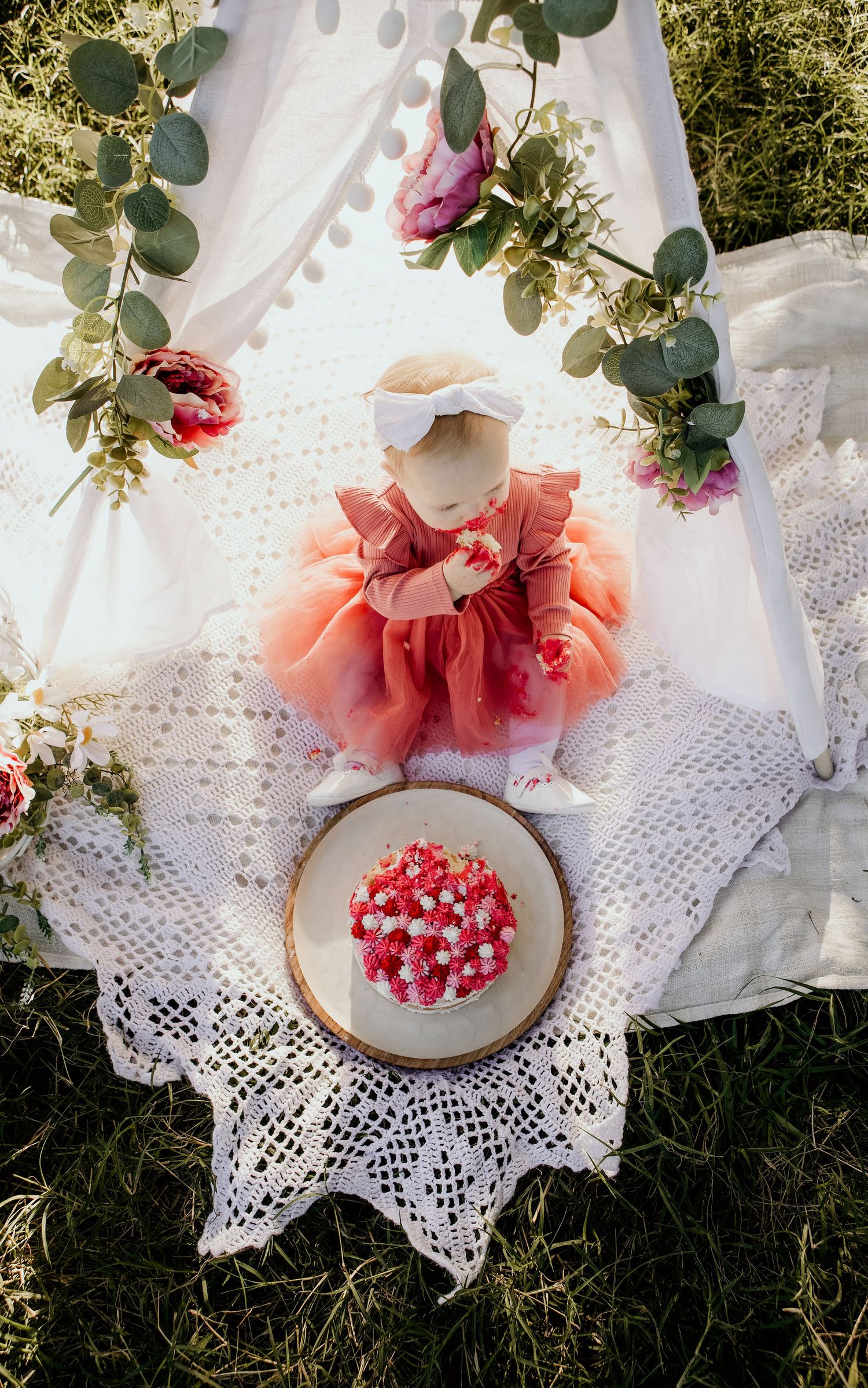 Outdoor cake smash with teepee