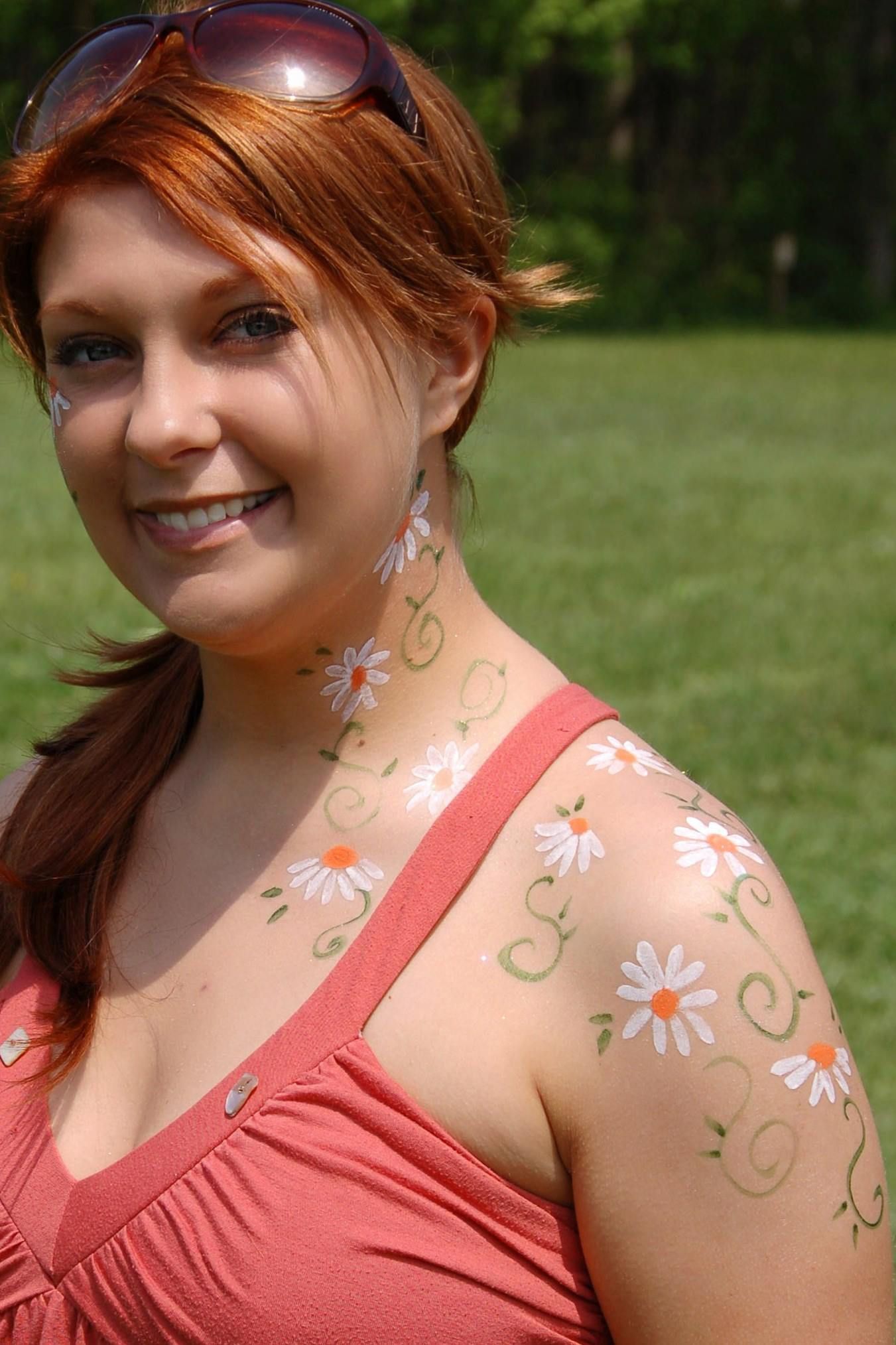 Daisy flower temporary tattoo design cascading across shoulder and neck.