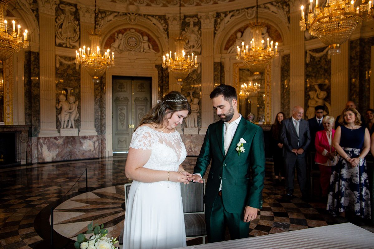 Standesamtliche Hochzeit im Schloss Benrath begleitet von einem Profi Hochzeitsfotograf