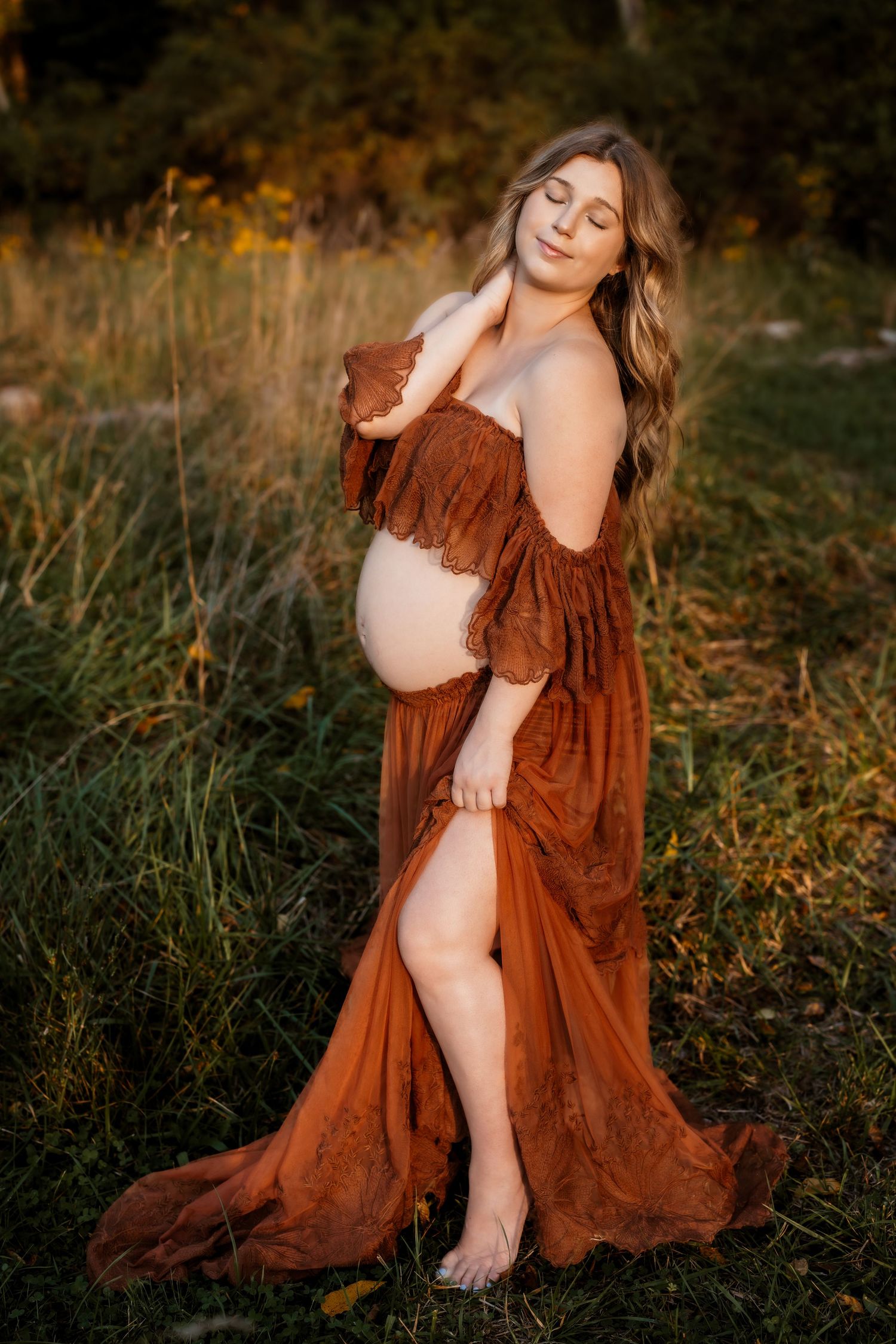 Maternity session at sunset at Grace haven Farm in Nokesville, VA (Northern Virginia)