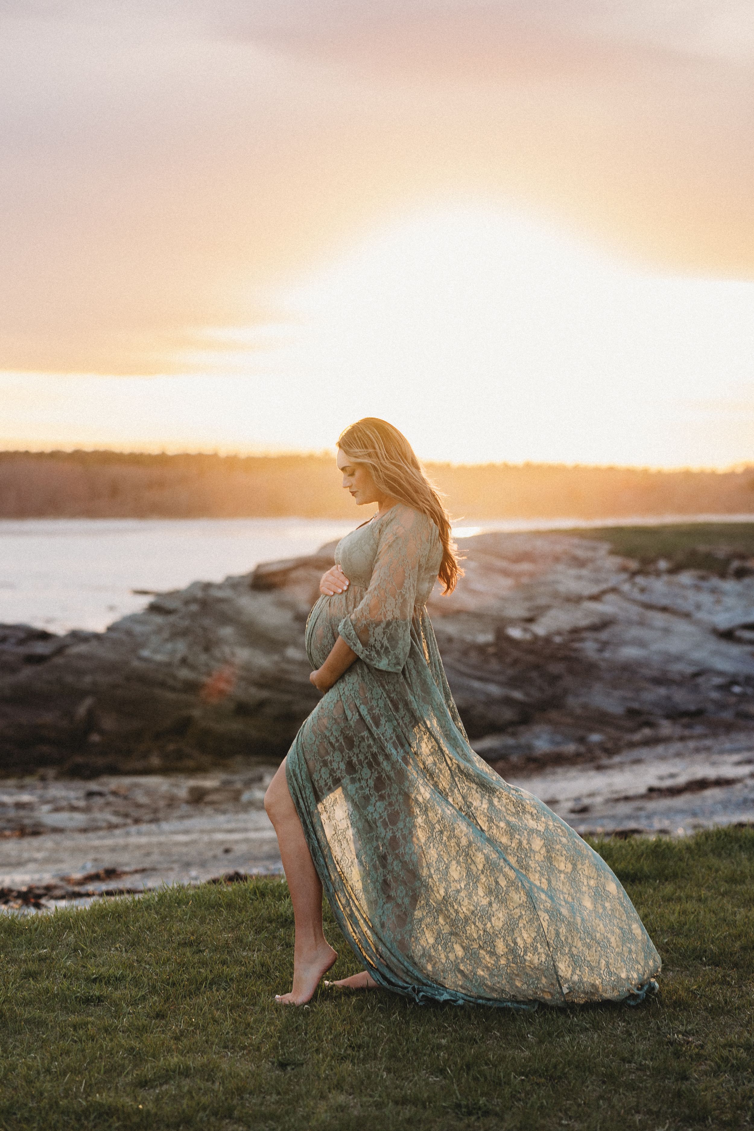 Maternity photographer Kettle Cove Maine
