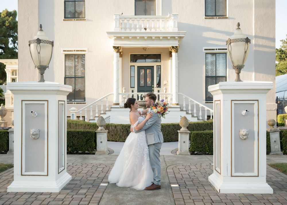 Romantic wedding portraits in front of Jefferson Street Mansion