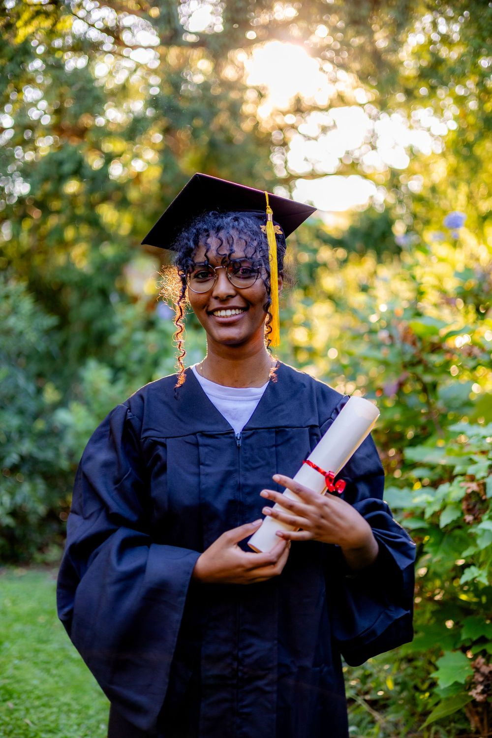 Etudiante à gergovia clermont-ferrand. Elle réalise une séance photo spécialement pour les diplômés et diplômées.