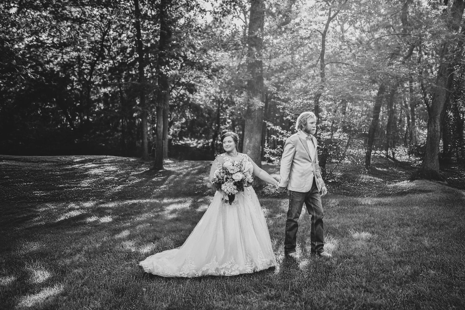Classic bride and groom portraits at Whispering Oaks near Dallas