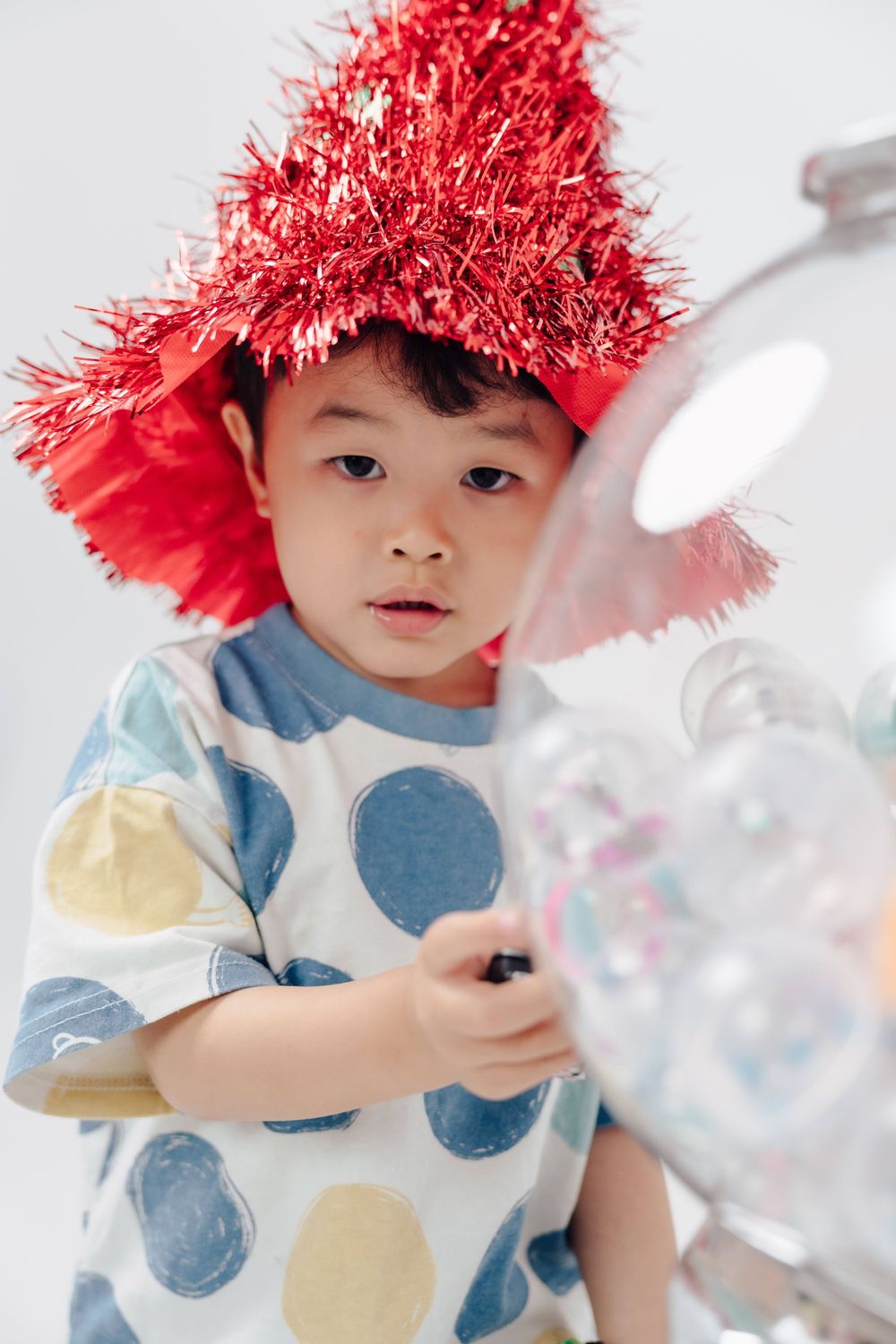 渴望影像除了婚禮攝影外還專注於家庭寫真與親子攝影，透過自然互動與生活感構圖，這次2025聖誕節企劃，我們結合了插畫家阿惠Ahui插畫風格，記錄親子之間最真實的陪伴時刻。我們渴望影像提供南部地區家庭寫真、親子寫真、閨蜜寫真以及節慶主題的拍攝，讓珍貴回憶在每一年都能被好好地保存下來。