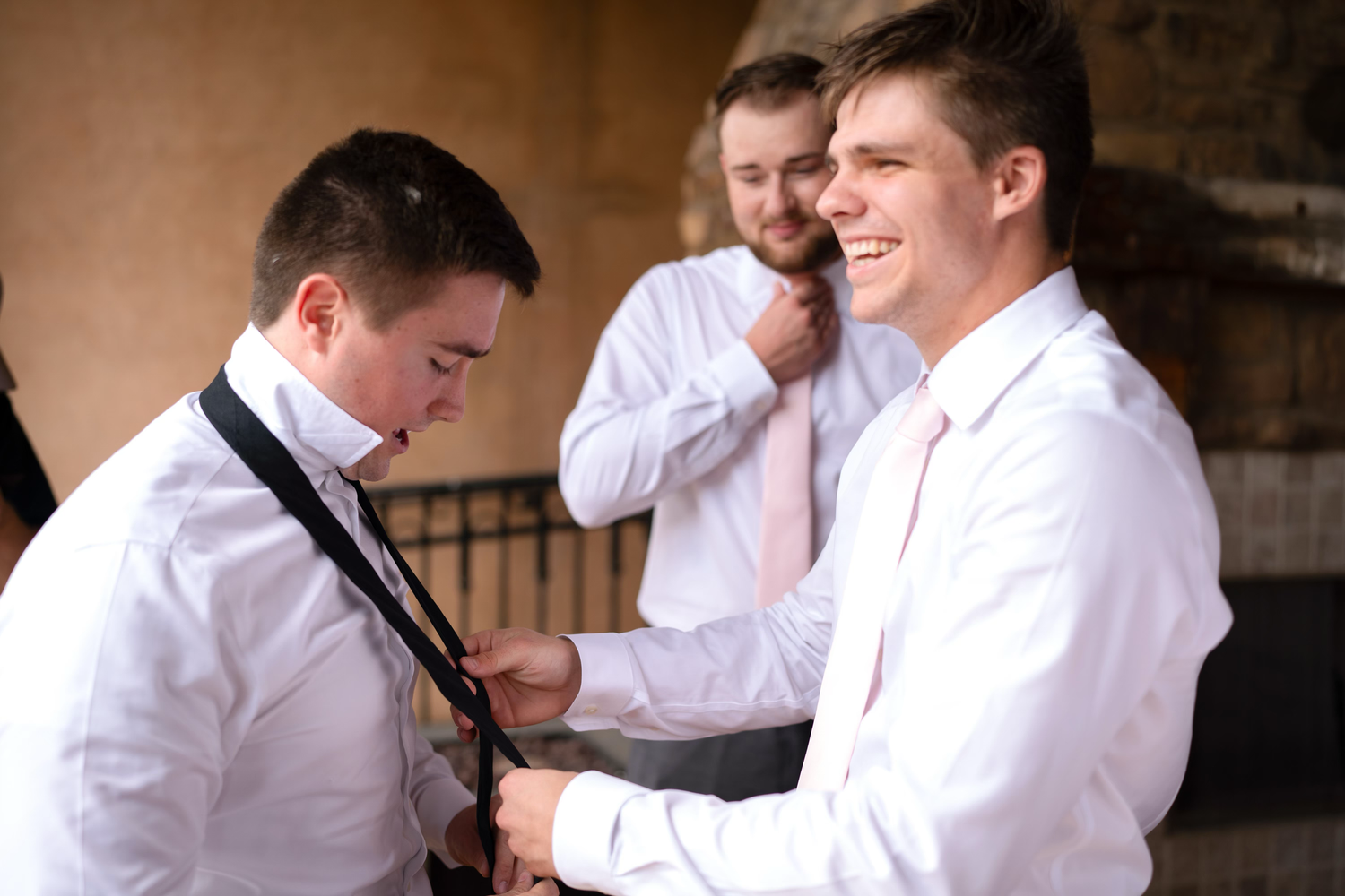 a groom getting ready wedding photo at the corazon Columbus Ohio