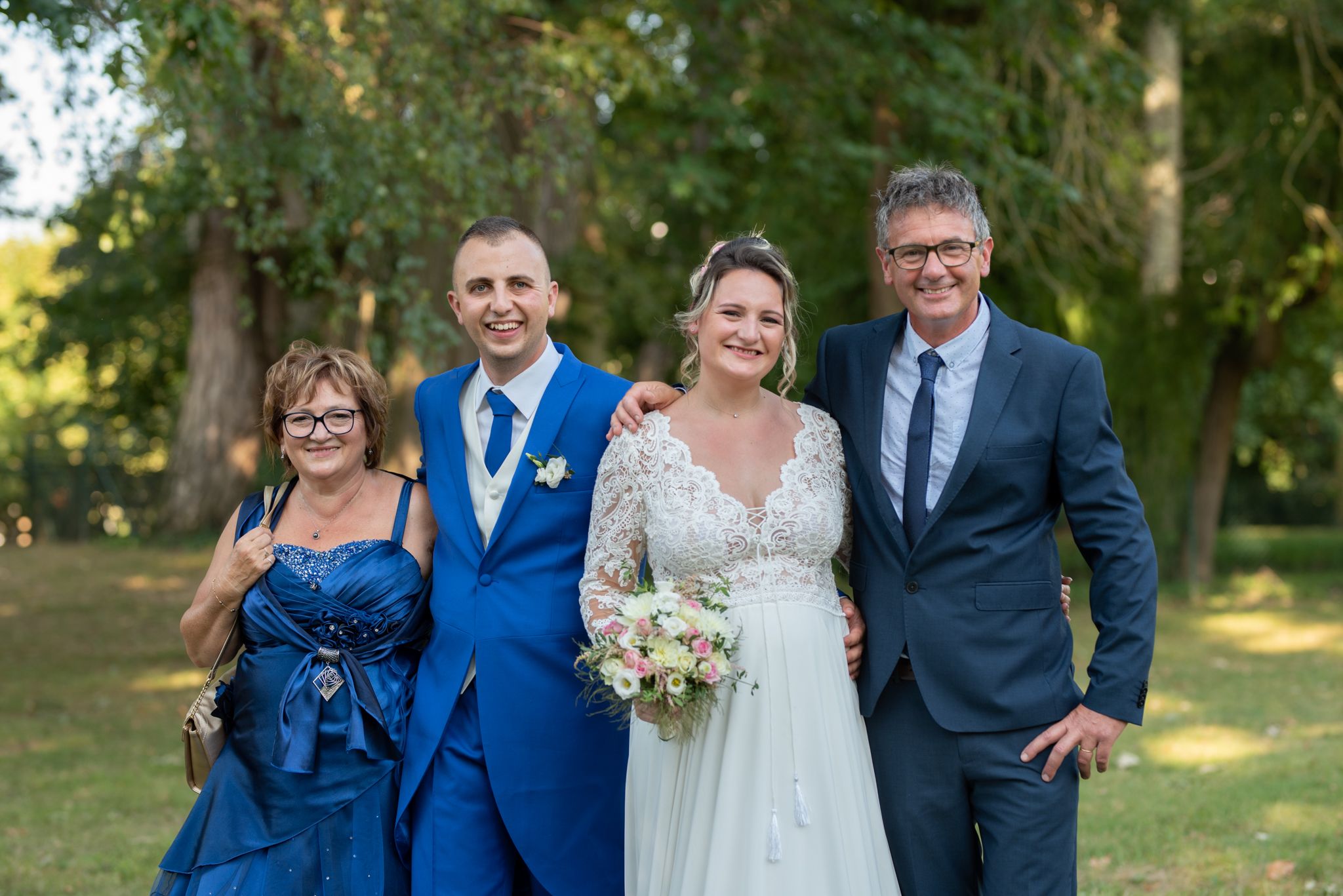 Photographe mariage Bourg-en-Bresse, Ain, Rhône, Jura, Saône-et-Loire. Inspiration mariage. Photos sur le vif. Emotion. Photo spontanée