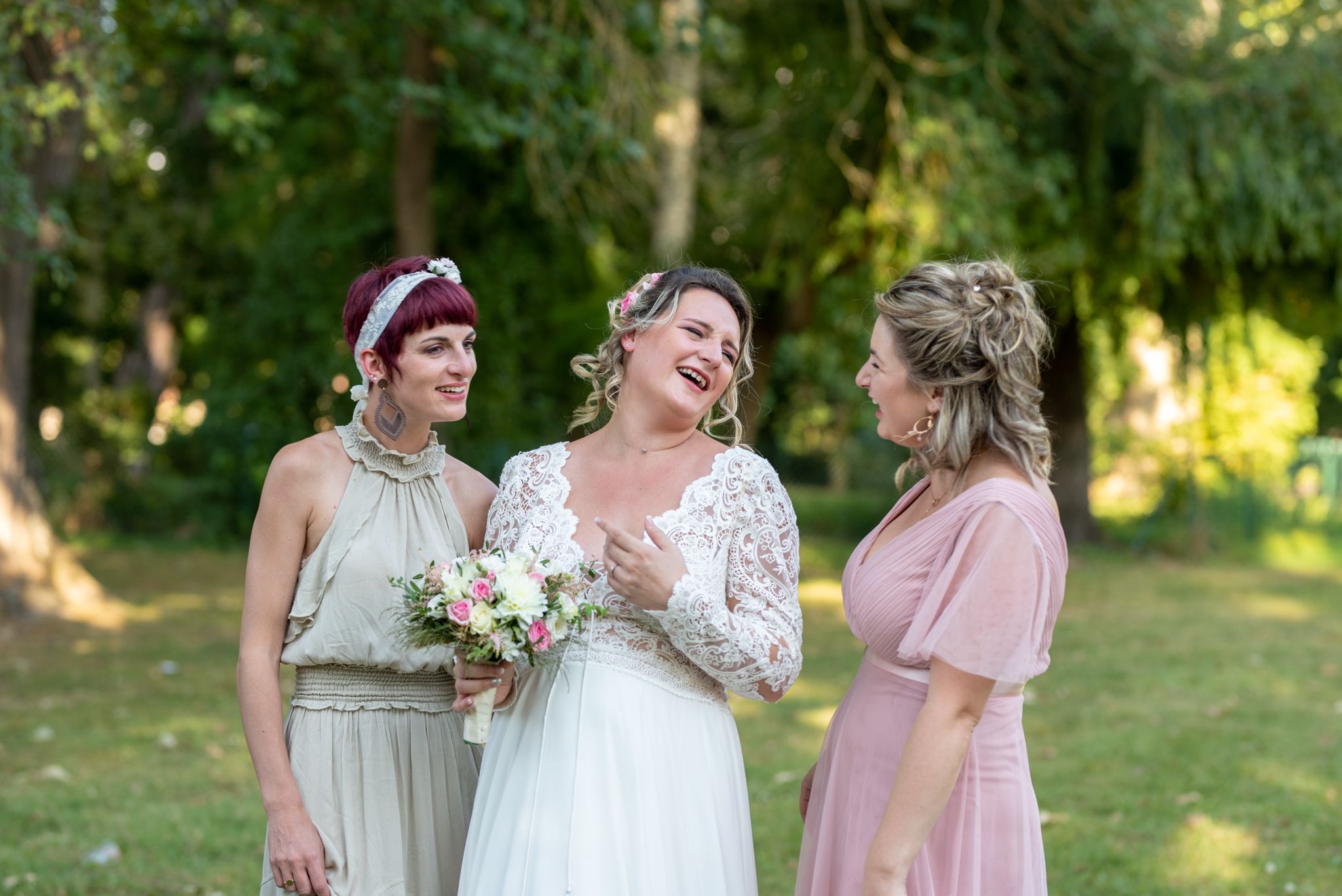Photographe mariage Bourg-en-Bresse, Ain, Rhône, Jura, Saône-et-Loire. Inspiration mariage. Photos sur le vif. Emotion. Photo spontanée