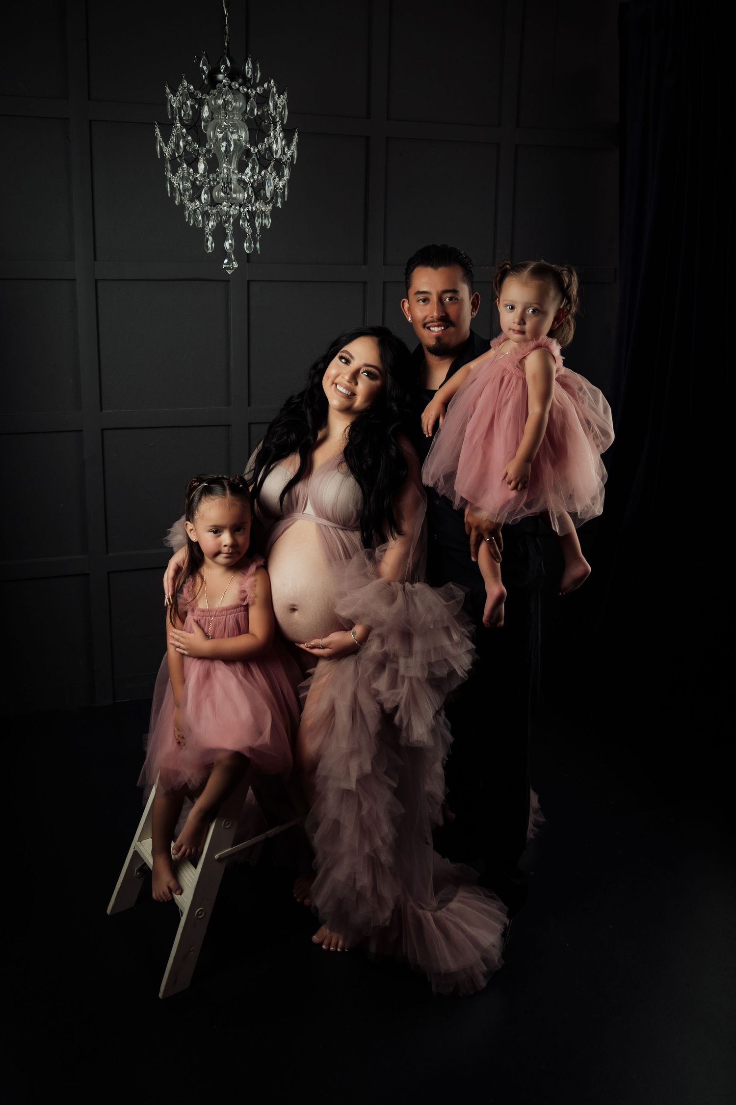 maternity family portrait by maria chao photography in sacramento photography studio