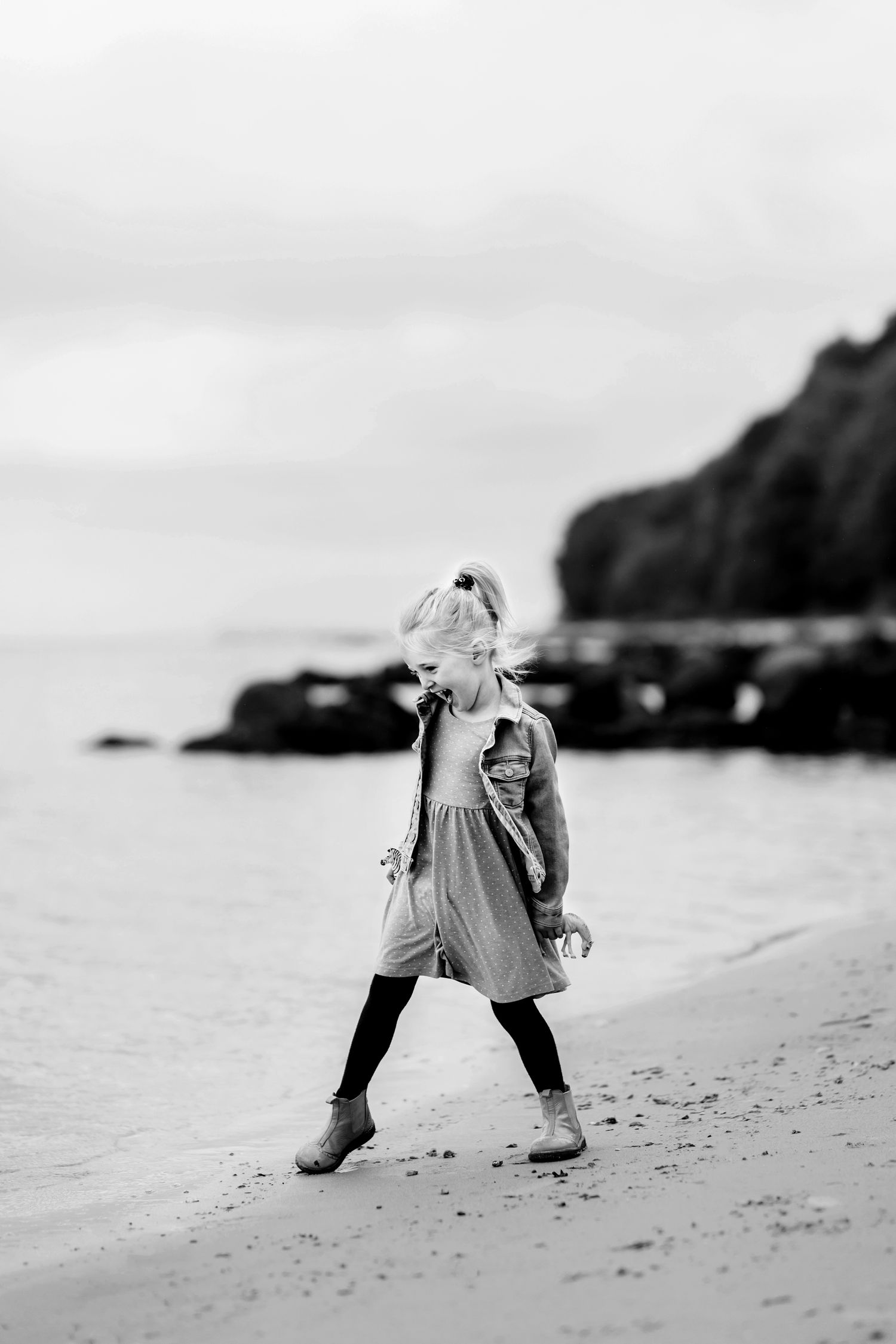 Fotograf med på stranden? Book Fotograf Jane Søndberg som laver skønne billeder af dine børn, lige som de er!