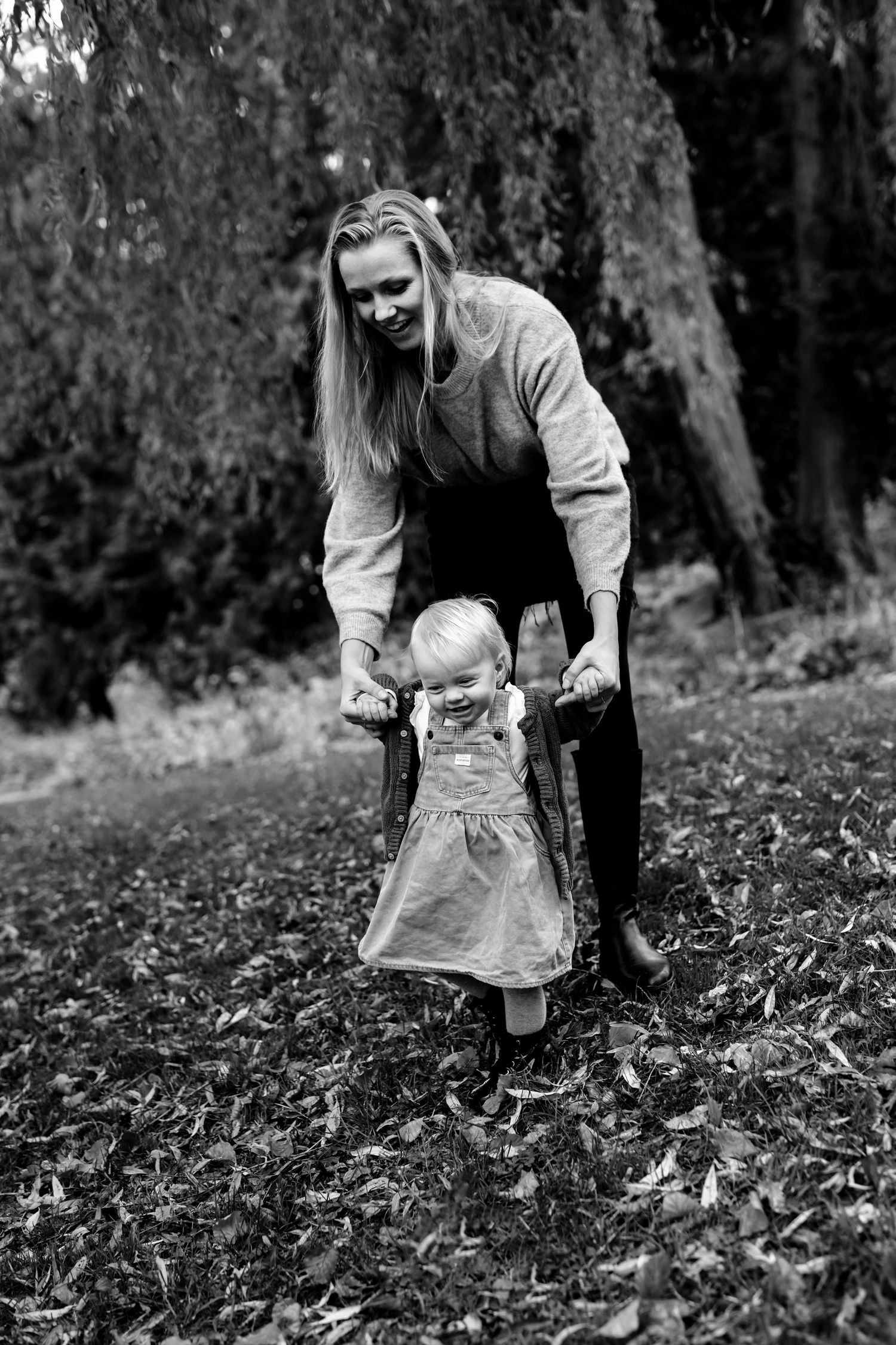 Når man lærer at gå under sit fotoshoot med Fotograf Jane Søndberg. Fotograf Botanisk Have Århus.