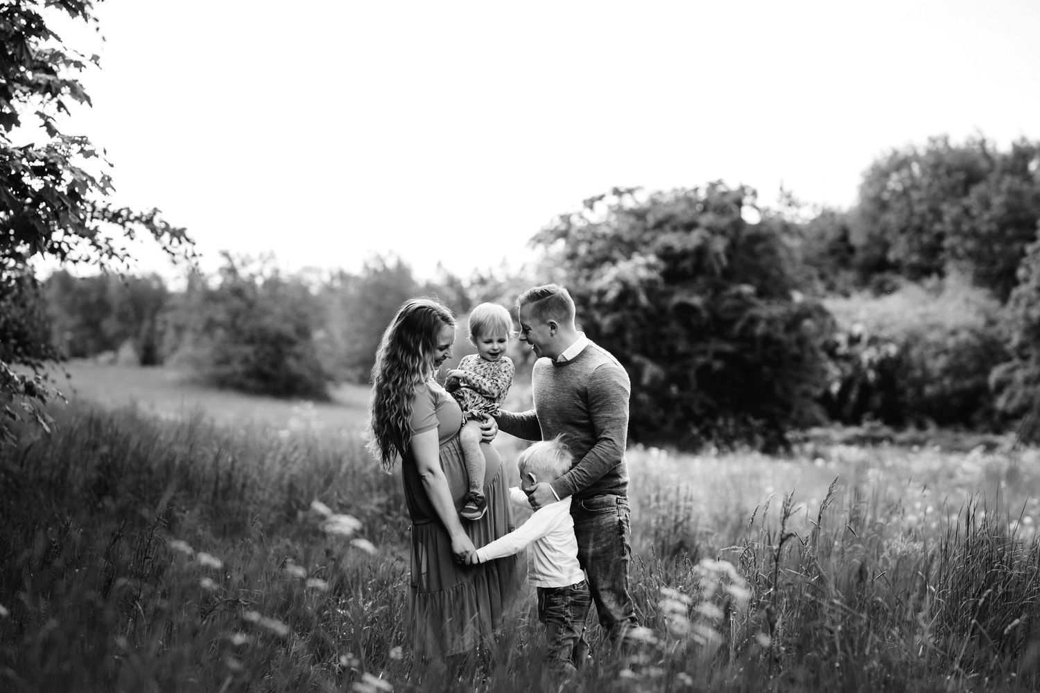 gravidbilleder med hele familien. familiefotografering, du bare ikke må gå glip af hos fotograf jane søndberg.