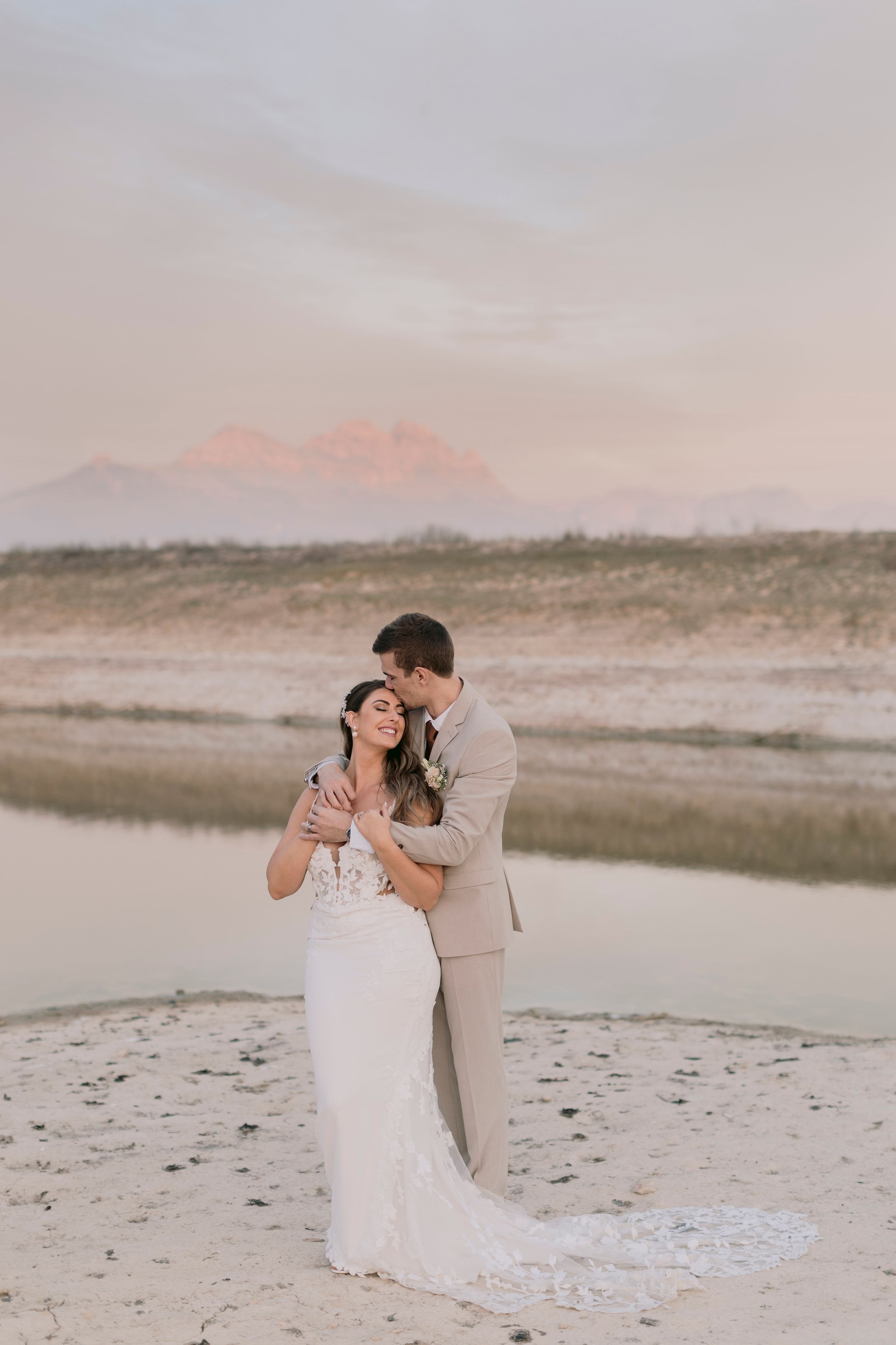bride and groom at The Lakeside Tierpoort
wedding ceremony at The Lakeside Pretoria East
luxury wedding reception at The Lakeside