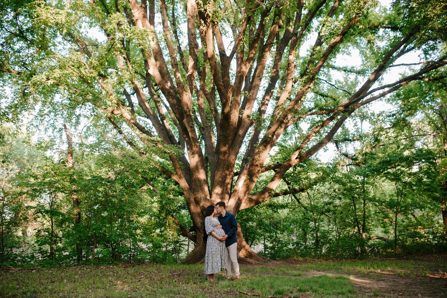 Maternity pregnancy photo session in Sedgwick County Park, family pictures in Wichita, KS, by Jessica Nadine Photography