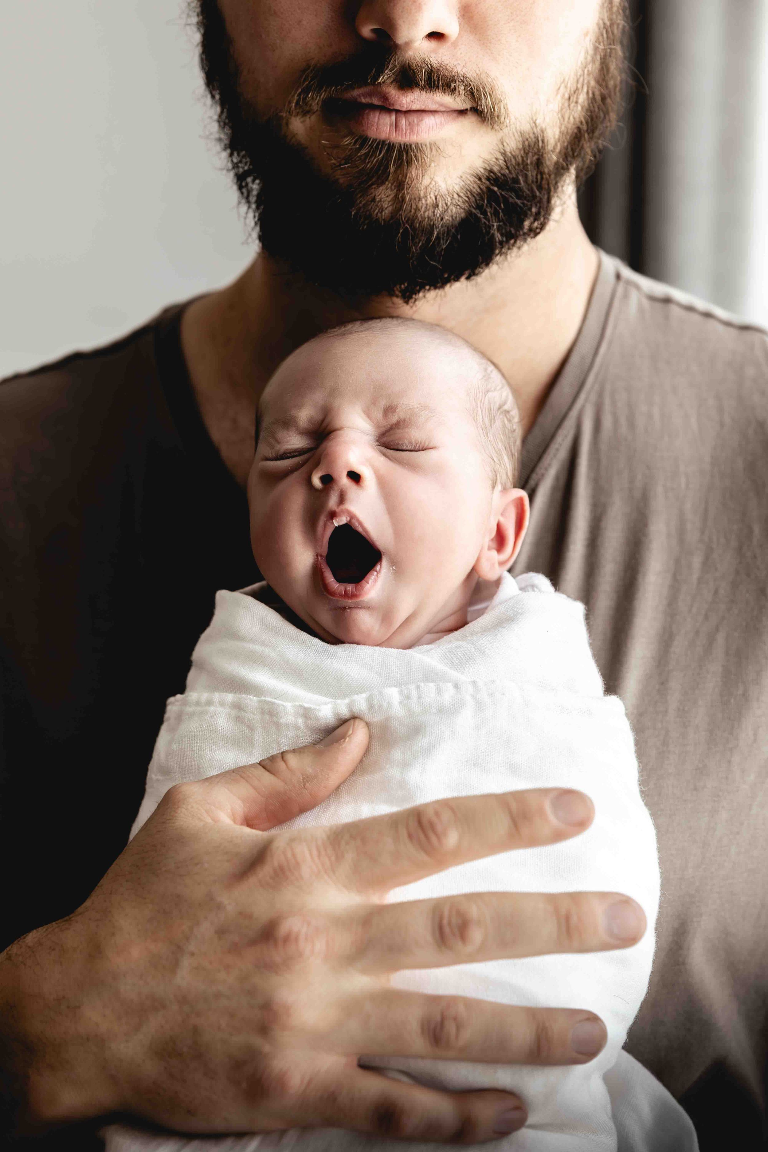 new born photo woollamia Jervis Bay, In home newborn photography. mum-dad-newborn-embrace