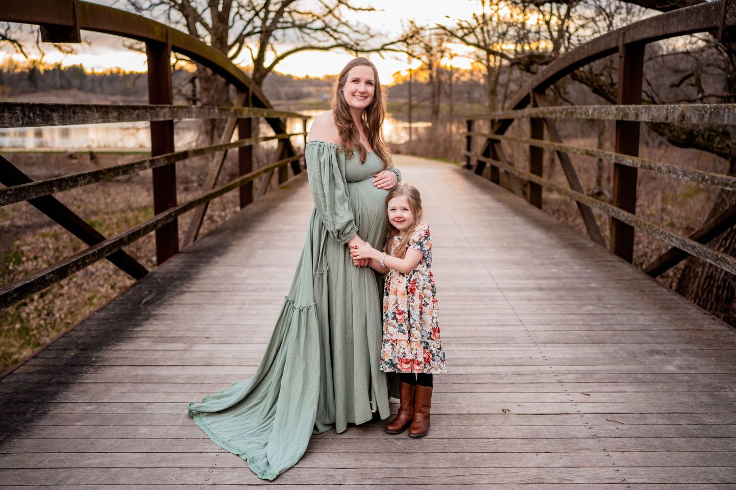 Lake County Illinois photographer Northern Illinois 
Maternity
Newborn
Lifestyle Studio Session  
Outdoor