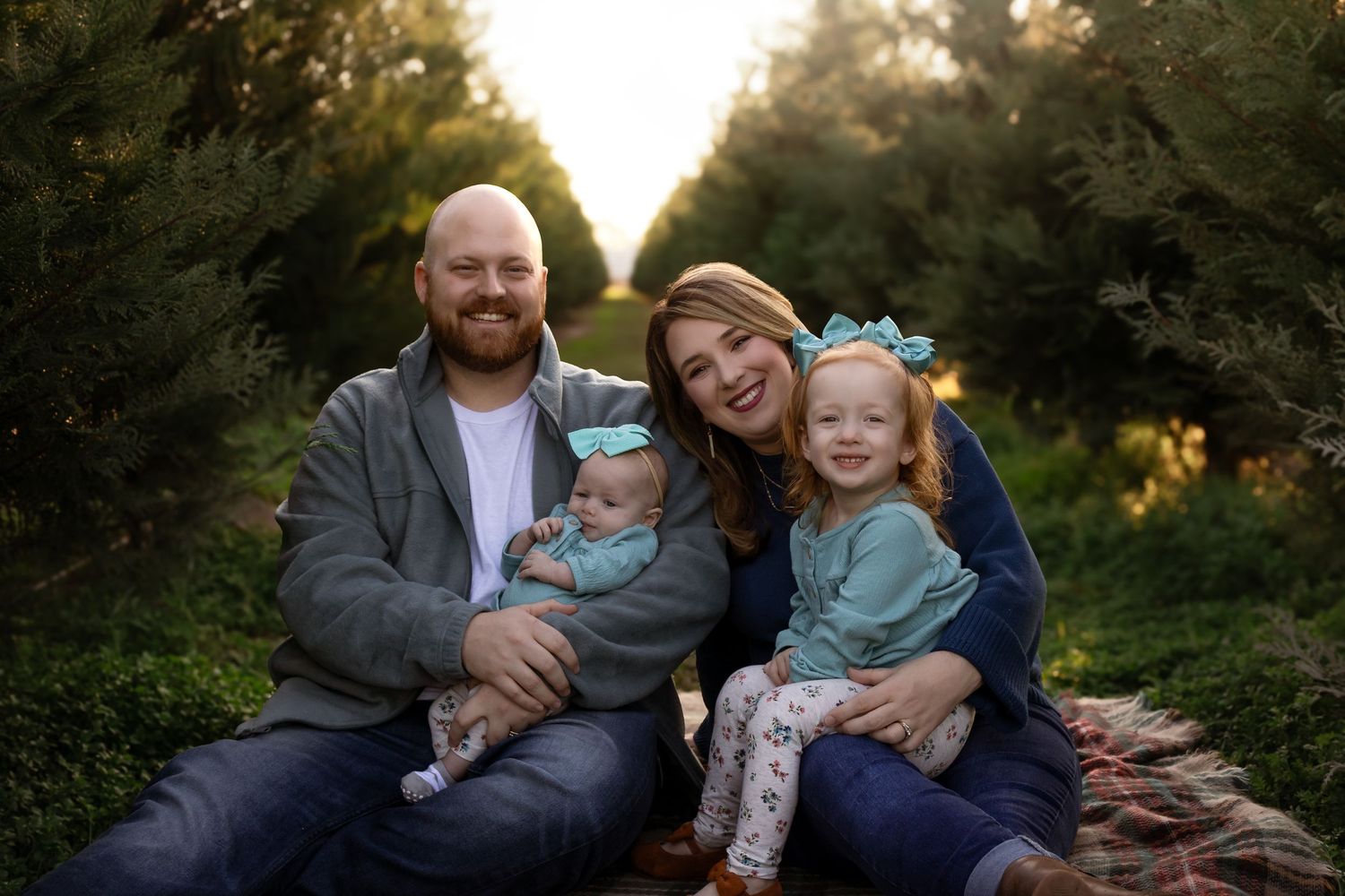 CHRISTMAS TREE FARM FAMILY PHOTOSHOOT